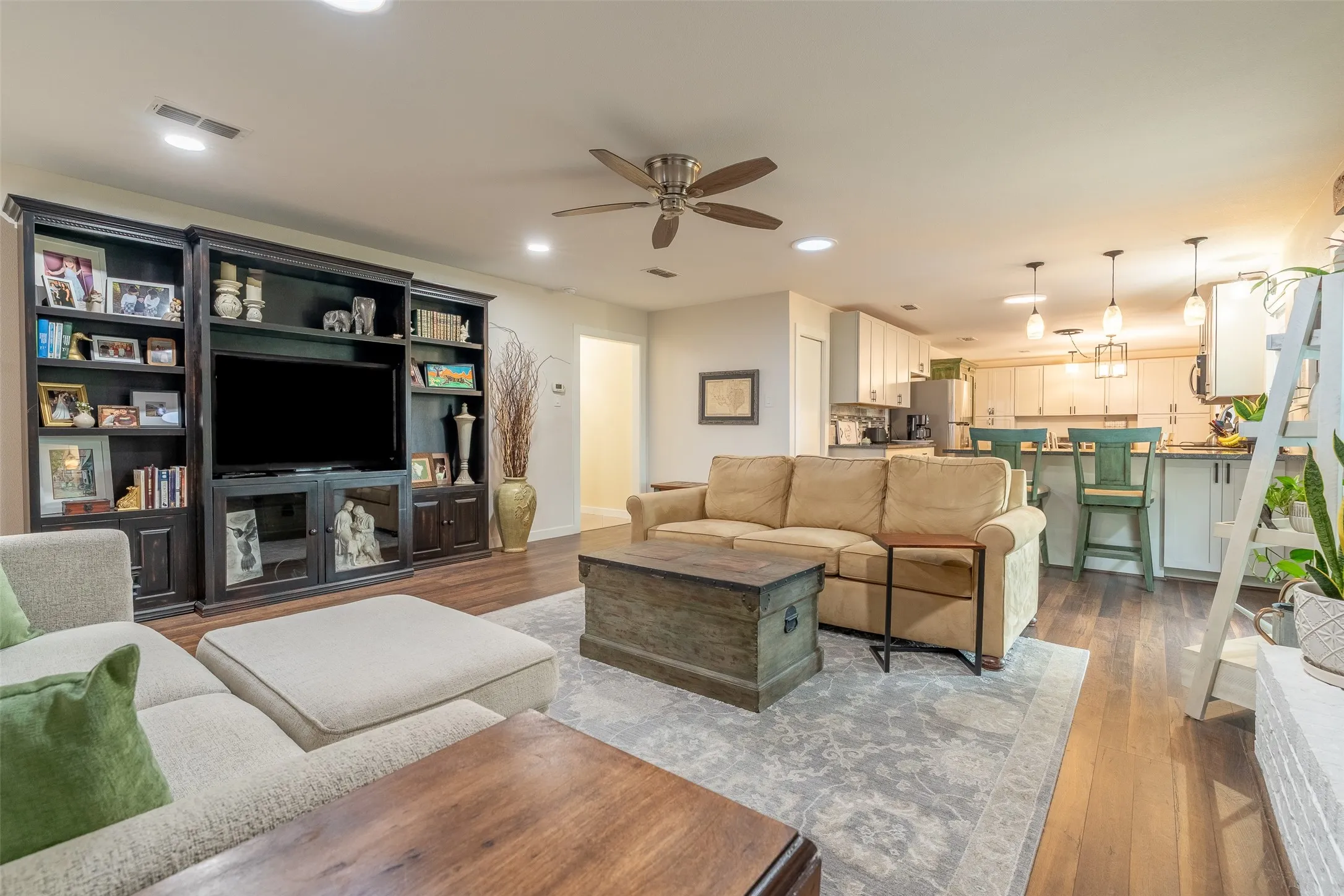 Single Family Residence For Sale in Hood County , 1300 4th Street, Granbury, Texas 76048, 3 Bedroom, 2 Bathroom, 2 Garage spaces, 1,709 Sqft, built in 1979, mls#21333489, Real Estate Agent in Granbury, Homes For Sale in Hood county, Homes For Sale in Granbury, Realtor in Granbury Texas, Real Estate Brokerage Independent Realty Texas, Luminita Cordes Realtor