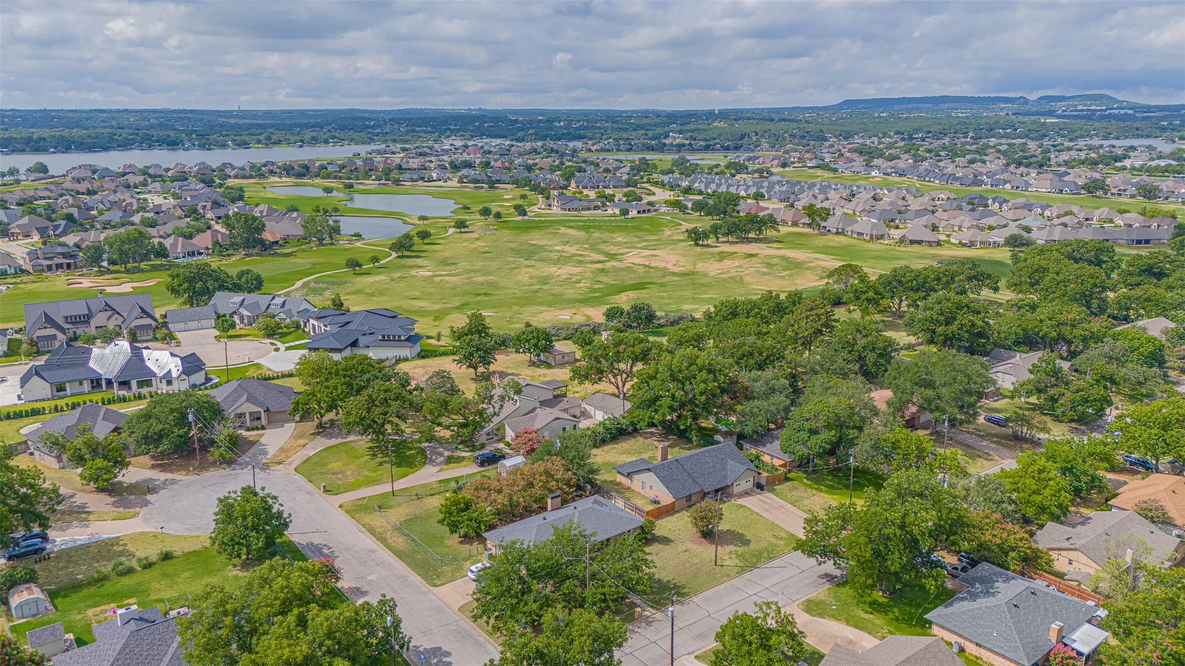 Single Family Residence For Sale in Hood County , 1300 4th Street, Granbury, Texas 76048, 3 Bedroom, 2 Bathroom, 2 Garage spaces, 1,709 Sqft, built in 1979, mls#21333489, Real Estate Agent in Granbury, Homes For Sale in Hood county, Homes For Sale in Granbury, Realtor in Granbury Texas, Real Estate Brokerage Independent Realty Texas, Luminita Cordes Realtor