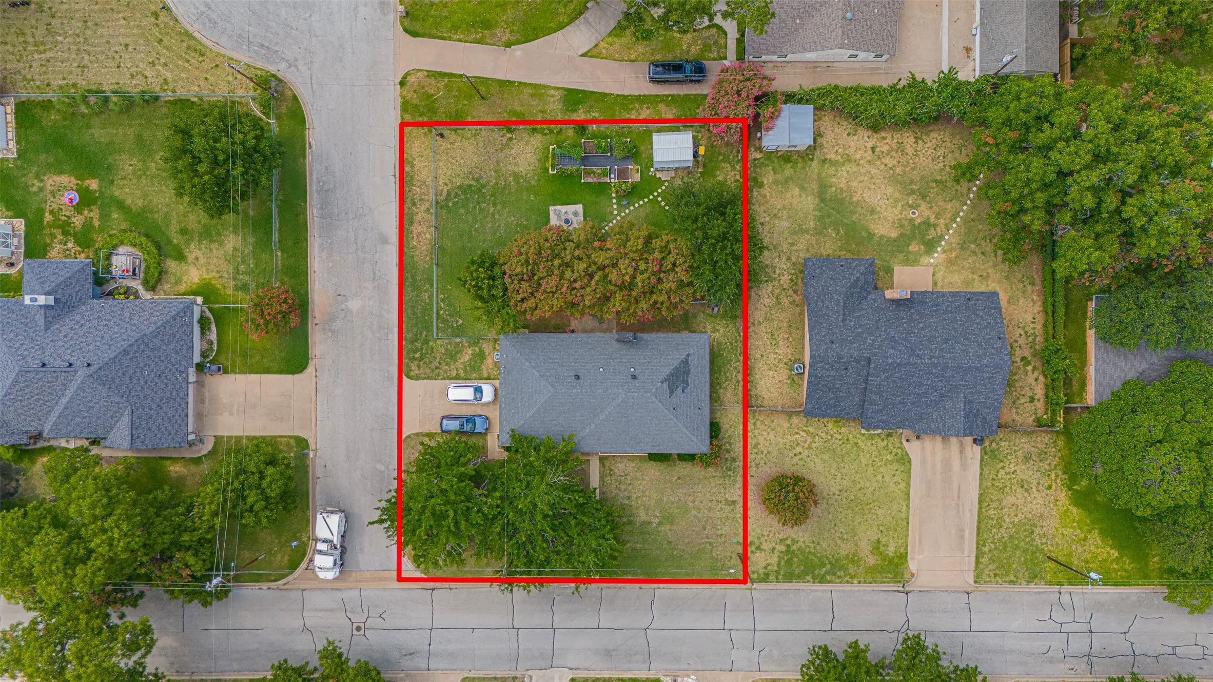 Single Family Residence For Sale in Hood County , 1300 4th Street, Granbury, Texas 76048, 3 Bedroom, 2 Bathroom, 2 Garage spaces, 1,709 Sqft, built in 1979, mls#21333489, Real Estate Agent in Granbury, Homes For Sale in Hood county, Homes For Sale in Granbury, Realtor in Granbury Texas, Real Estate Brokerage Independent Realty Texas, Luminita Cordes Realtor
