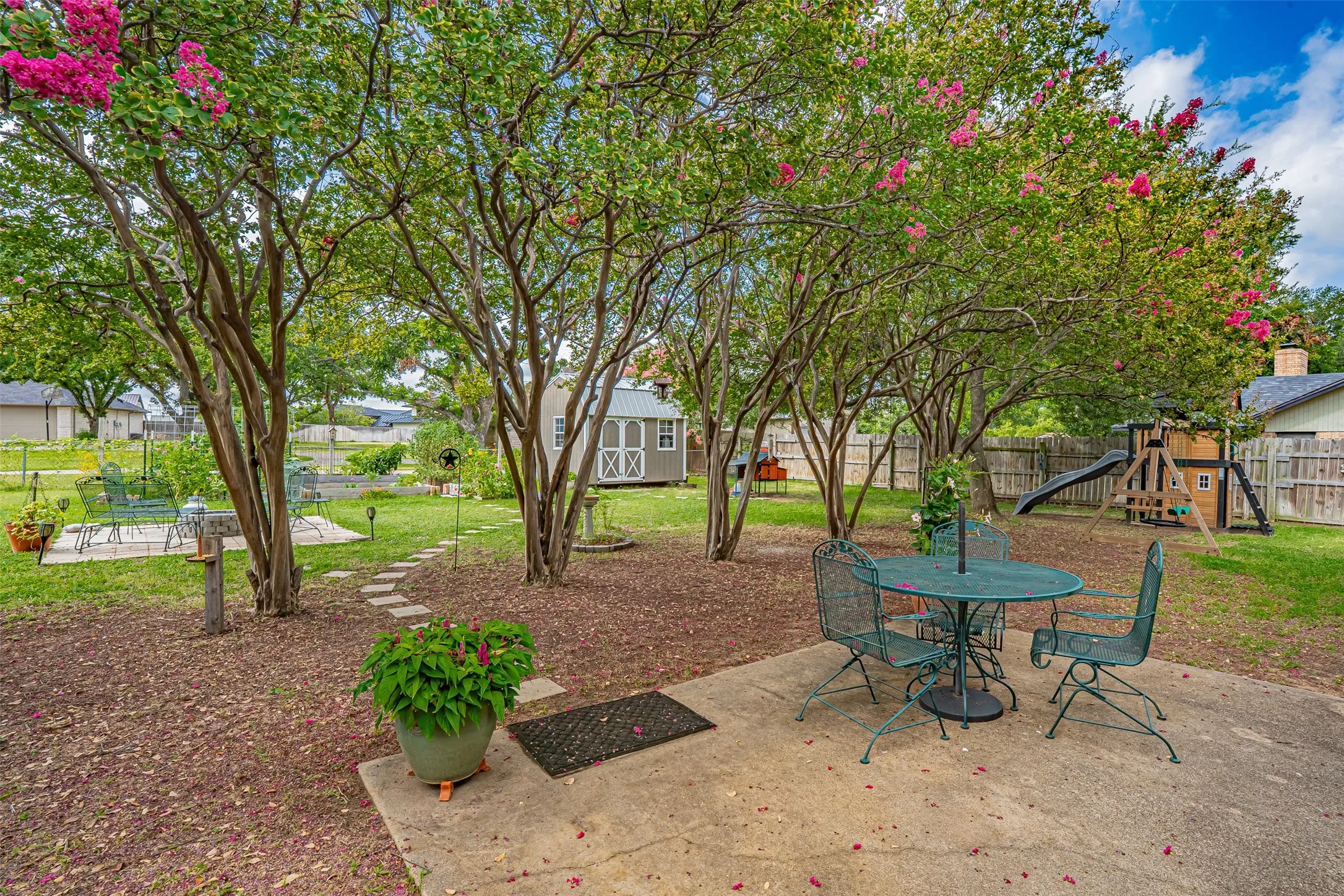Single Family Residence For Sale in Hood County , 1300 4th Street, Granbury, Texas 76048, 3 Bedroom, 2 Bathroom, 2 Garage spaces, 1,709 Sqft, built in 1979, mls#21333489, Real Estate Agent in Granbury, Homes For Sale in Hood county, Homes For Sale in Granbury, Realtor in Granbury Texas, Real Estate Brokerage Independent Realty Texas, Luminita Cordes Realtor