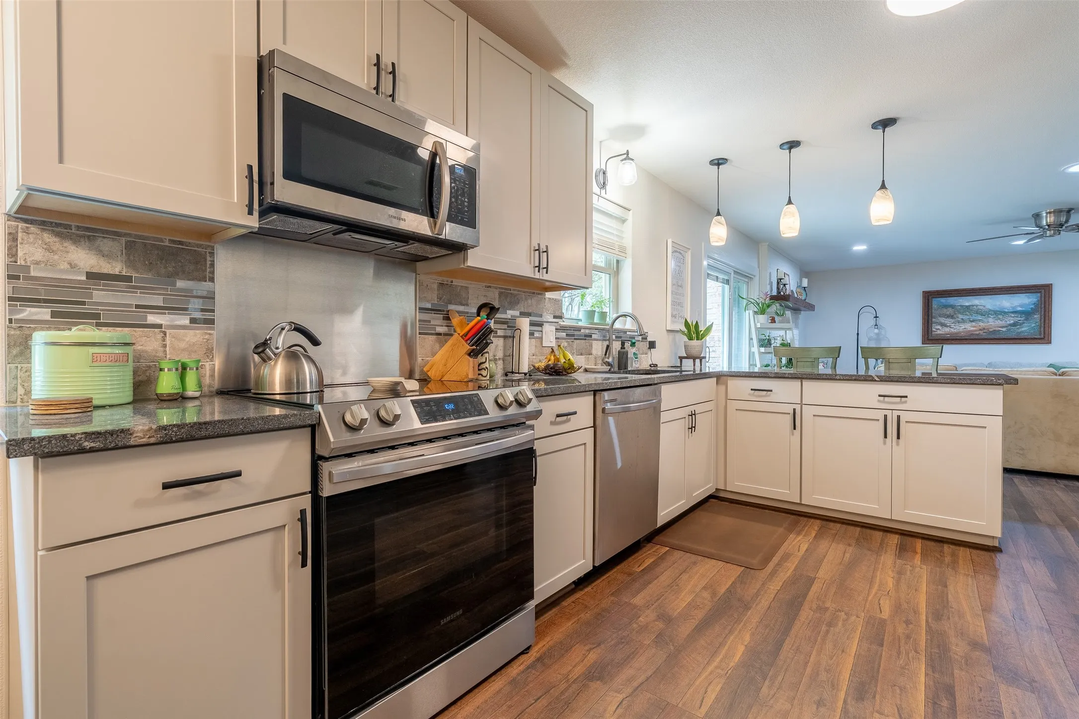 Single Family Residence For Sale in Hood County , 1300 4th Street, Granbury, Texas 76048, 3 Bedroom, 2 Bathroom, 2 Garage spaces, 1,709 Sqft, built in 1979, mls#21333489, Real Estate Agent in Granbury, Homes For Sale in Hood county, Homes For Sale in Granbury, Realtor in Granbury Texas, Real Estate Brokerage Independent Realty Texas, Luminita Cordes Realtor