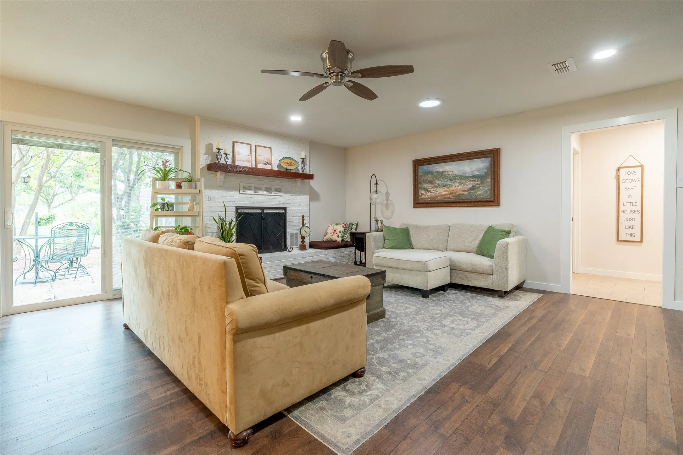 Single Family Residence For Sale in Hood County , 1300 4th Street, Granbury, Texas 76048, 3 Bedroom, 2 Bathroom, 2 Garage spaces, 1,709 Sqft, built in 1979, mls#21333489, Real Estate Agent in Granbury, Homes For Sale in Hood county, Homes For Sale in Granbury, Realtor in Granbury Texas, Real Estate Brokerage Independent Realty Texas, Luminita Cordes Realtor