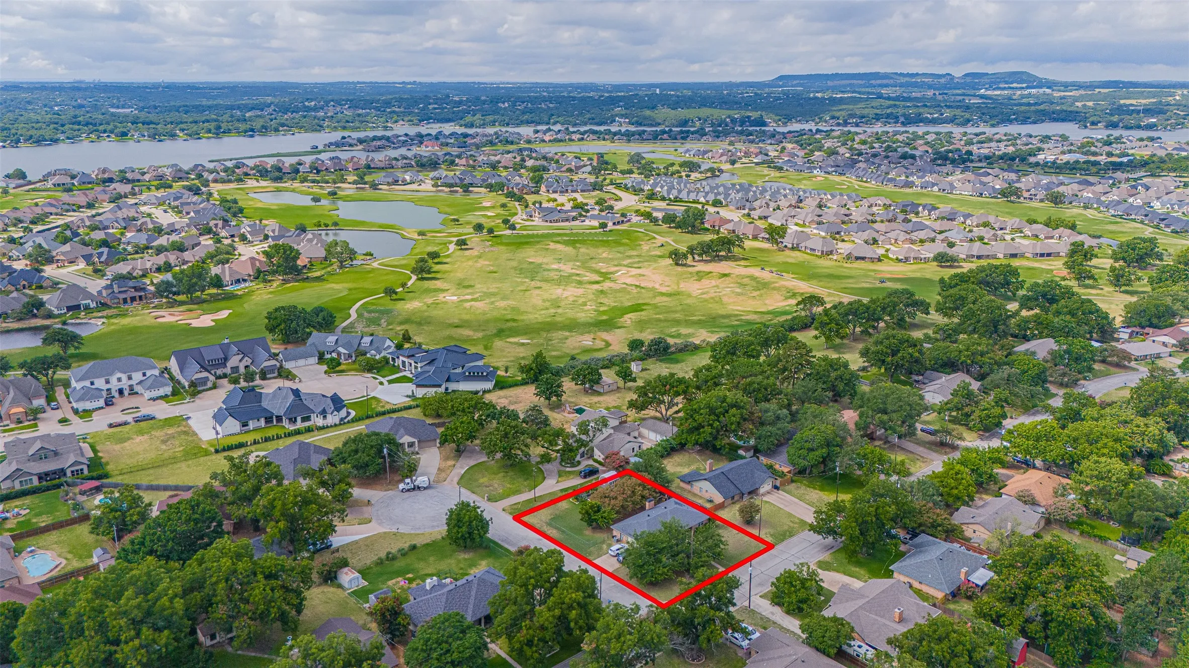 Single Family Residence For Sale in Hood County , 1300 4th Street, Granbury, Texas 76048, 3 Bedroom, 2 Bathroom, 2 Garage spaces, 1,709 Sqft, built in 1979, mls#21333489, Real Estate Agent in Granbury, Homes For Sale in Hood county, Homes For Sale in Granbury, Realtor in Granbury Texas, Real Estate Brokerage Independent Realty Texas, Luminita Cordes Realtor