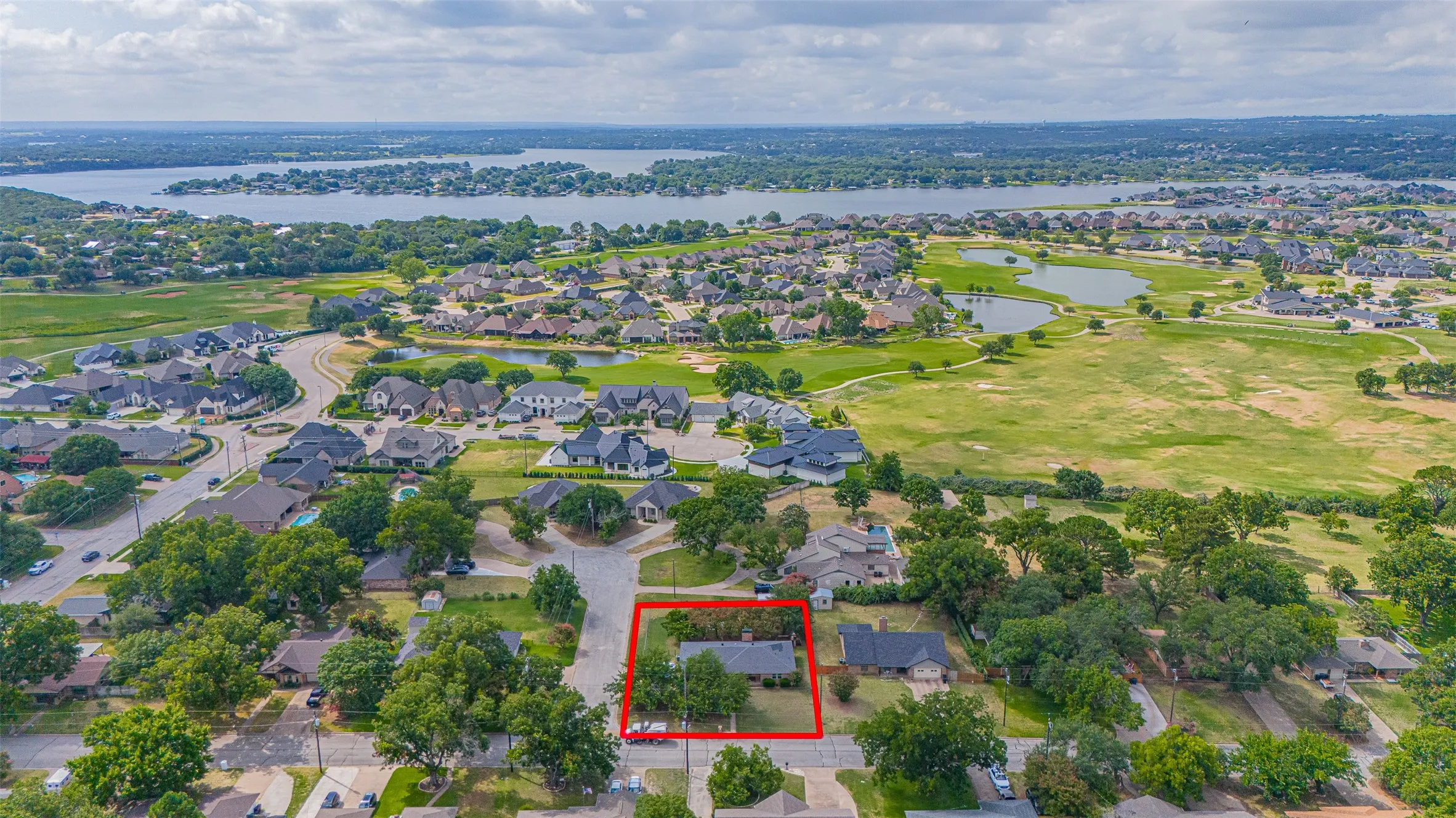 Single Family Residence For Sale in Hood County , 1300 4th Street, Granbury, Texas 76048, 3 Bedroom, 2 Bathroom, 2 Garage spaces, 1,709 Sqft, built in 1979, mls#21333489, Real Estate Agent in Granbury, Homes For Sale in Hood county, Homes For Sale in Granbury, Realtor in Granbury Texas, Real Estate Brokerage Independent Realty Texas, Luminita Cordes Realtor
