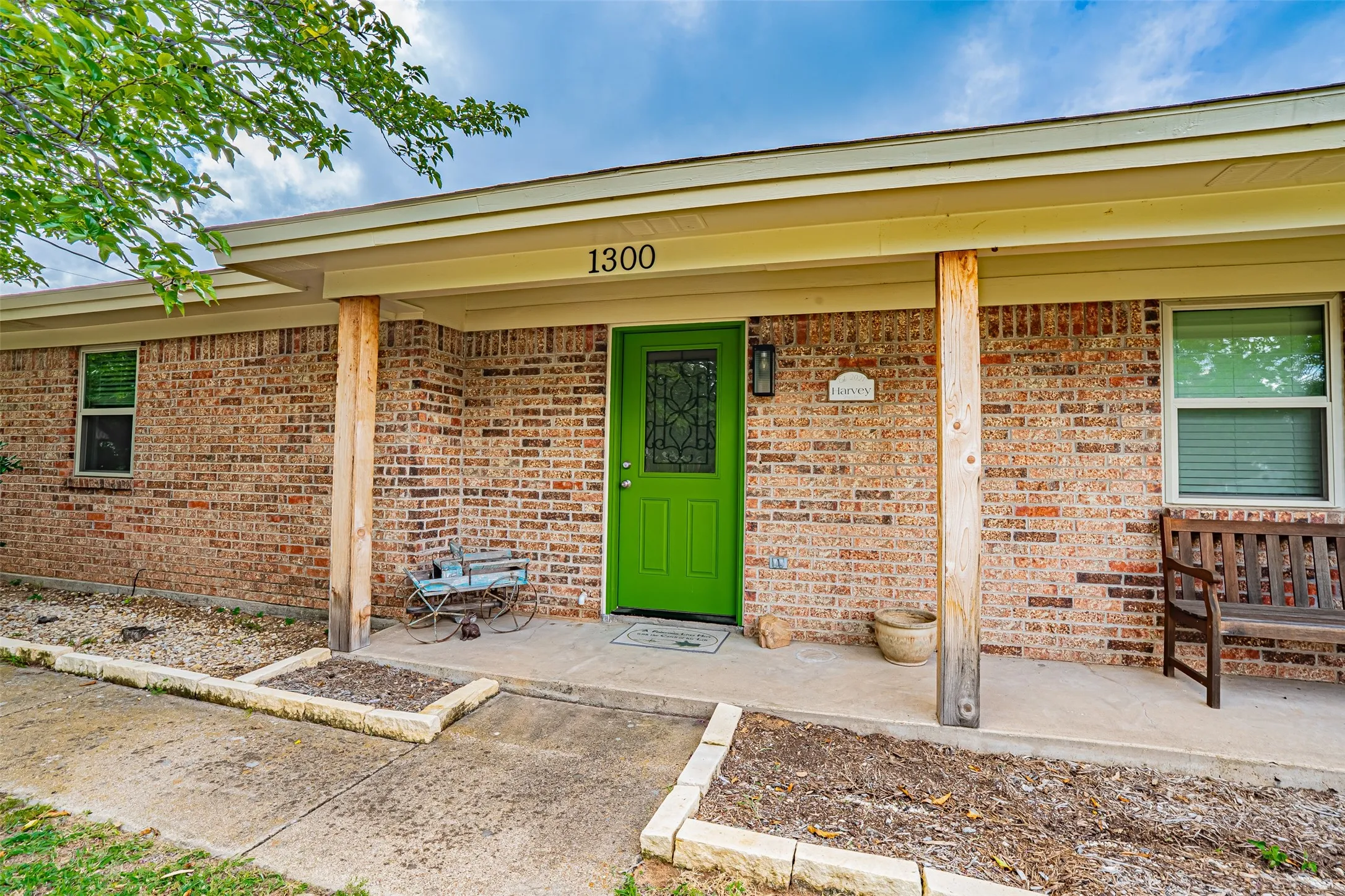 Single Family Residence For Sale in Hood County , 1300 4th Street, Granbury, Texas 76048, 3 Bedroom, 2 Bathroom, 2 Garage spaces, 1,709 Sqft, built in 1979, mls#21333489, Real Estate Agent in Granbury, Homes For Sale in Hood county, Homes For Sale in Granbury, Realtor in Granbury Texas, Real Estate Brokerage Independent Realty Texas, Luminita Cordes Realtor