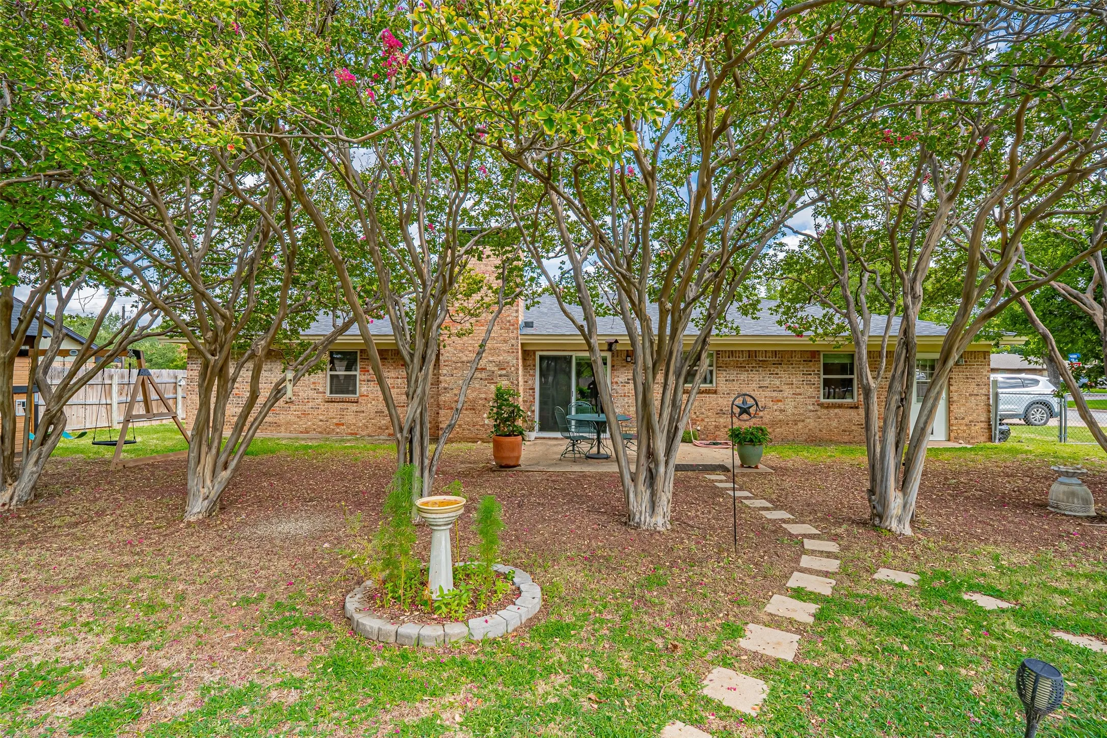 Single Family Residence For Sale in Hood County , 1300 4th Street, Granbury, Texas 76048, 3 Bedroom, 2 Bathroom, 2 Garage spaces, 1,709 Sqft, built in 1979, mls#21333489, Real Estate Agent in Granbury, Homes For Sale in Hood county, Homes For Sale in Granbury, Realtor in Granbury Texas, Real Estate Brokerage Independent Realty Texas, Luminita Cordes Realtor