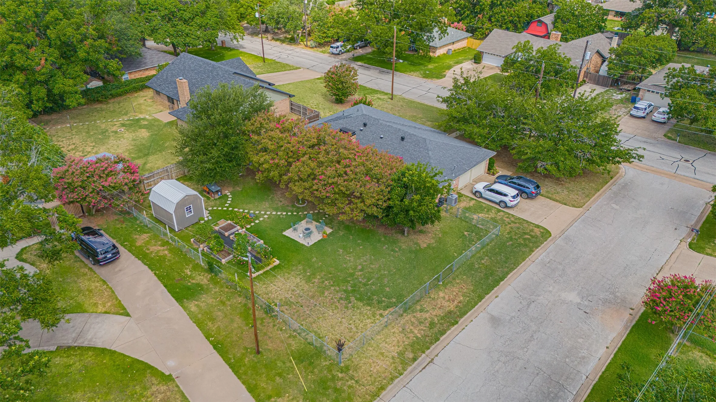 Single Family Residence For Sale in Hood County , 1300 4th Street, Granbury, Texas 76048, 3 Bedroom, 2 Bathroom, 2 Garage spaces, 1,709 Sqft, built in 1979, mls#21333489, Real Estate Agent in Granbury, Homes For Sale in Hood county, Homes For Sale in Granbury, Realtor in Granbury Texas, Real Estate Brokerage Independent Realty Texas, Luminita Cordes Realtor
