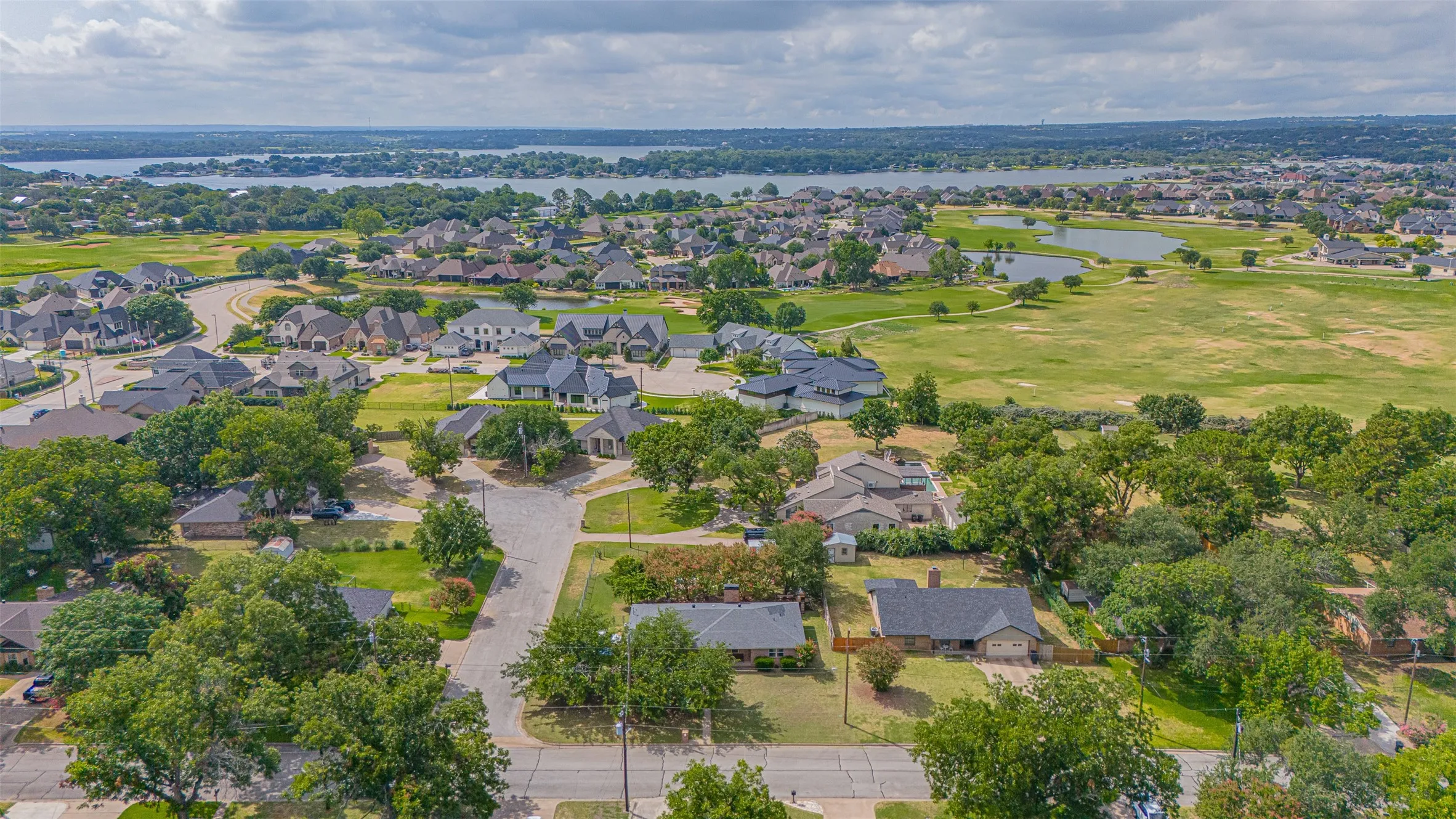 Single Family Residence For Sale in Hood County , 1300 4th Street, Granbury, Texas 76048, 3 Bedroom, 2 Bathroom, 2 Garage spaces, 1,709 Sqft, built in 1979, mls#21333489, Real Estate Agent in Granbury, Homes For Sale in Hood county, Homes For Sale in Granbury, Realtor in Granbury Texas, Real Estate Brokerage Independent Realty Texas, Luminita Cordes Realtor