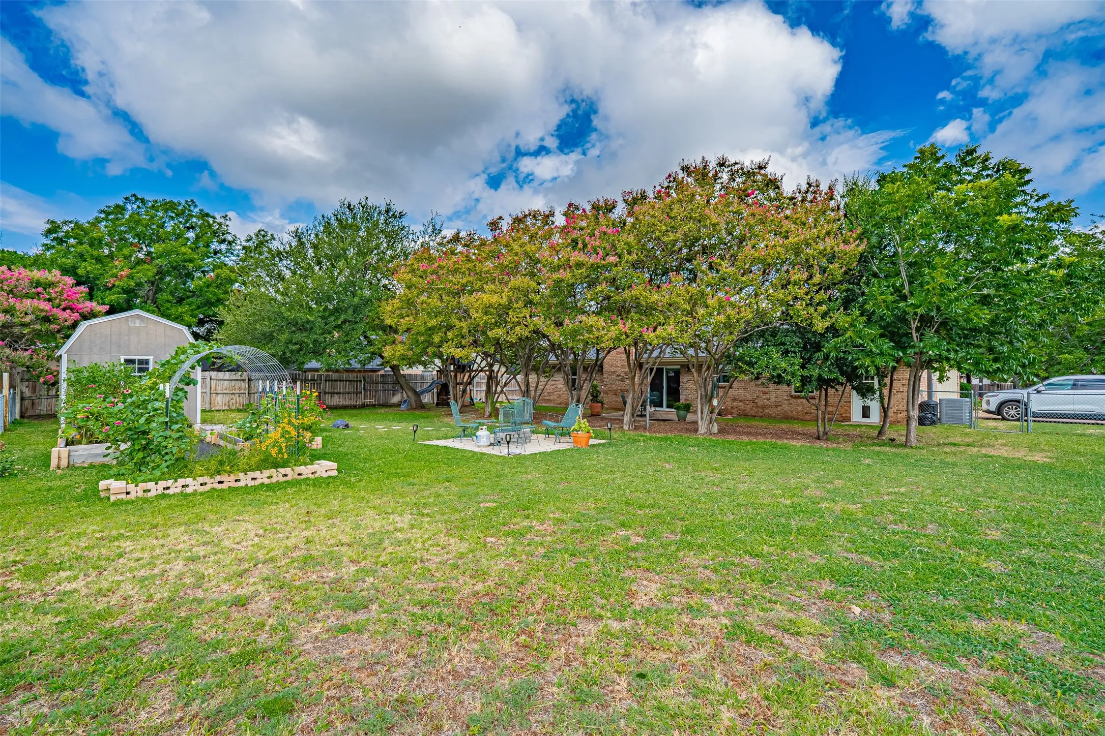 Single Family Residence For Sale in Hood County , 1300 4th Street, Granbury, Texas 76048, 3 Bedroom, 2 Bathroom, 2 Garage spaces, 1,709 Sqft, built in 1979, mls#21333489, Real Estate Agent in Granbury, Homes For Sale in Hood county, Homes For Sale in Granbury, Realtor in Granbury Texas, Real Estate Brokerage Independent Realty Texas, Luminita Cordes Realtor