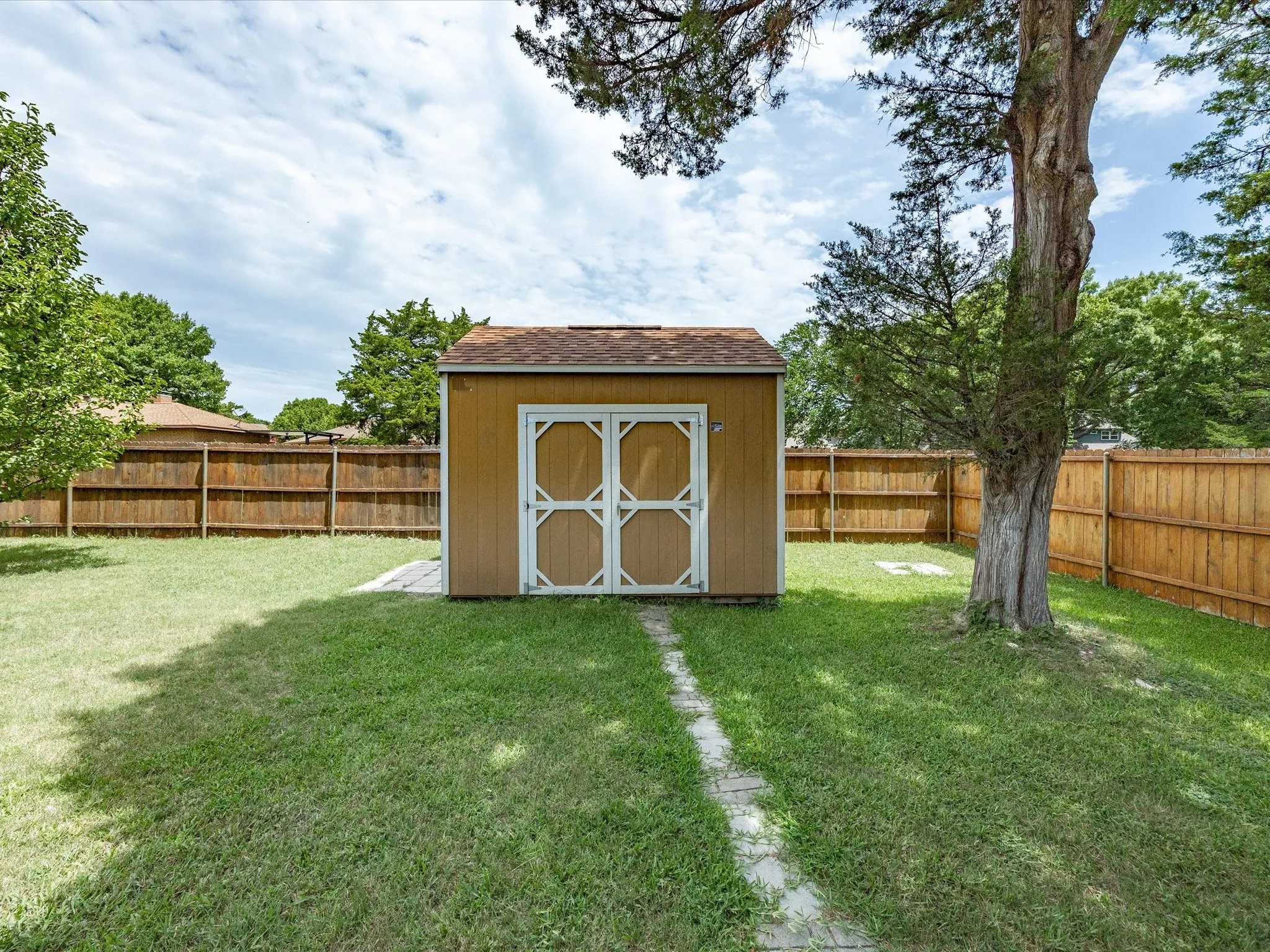 Single Family Residence For Sale in Dallas County , 1327 Big Stone Gap Road, Duncanville, Texas 75137, 4 Bedroom, 3 Bathroom, 2 Garage spaces, 2,630 Sqft, built in 1978, mls#21334299, Real Estate Agent in Duncanville, Homes For Sale in Dallas county, Homes For Sale in Duncanville, Realtor in Duncanville Texas, Real Estate Brokerage Independent Realty Texas, Luminita Cordes Realtor