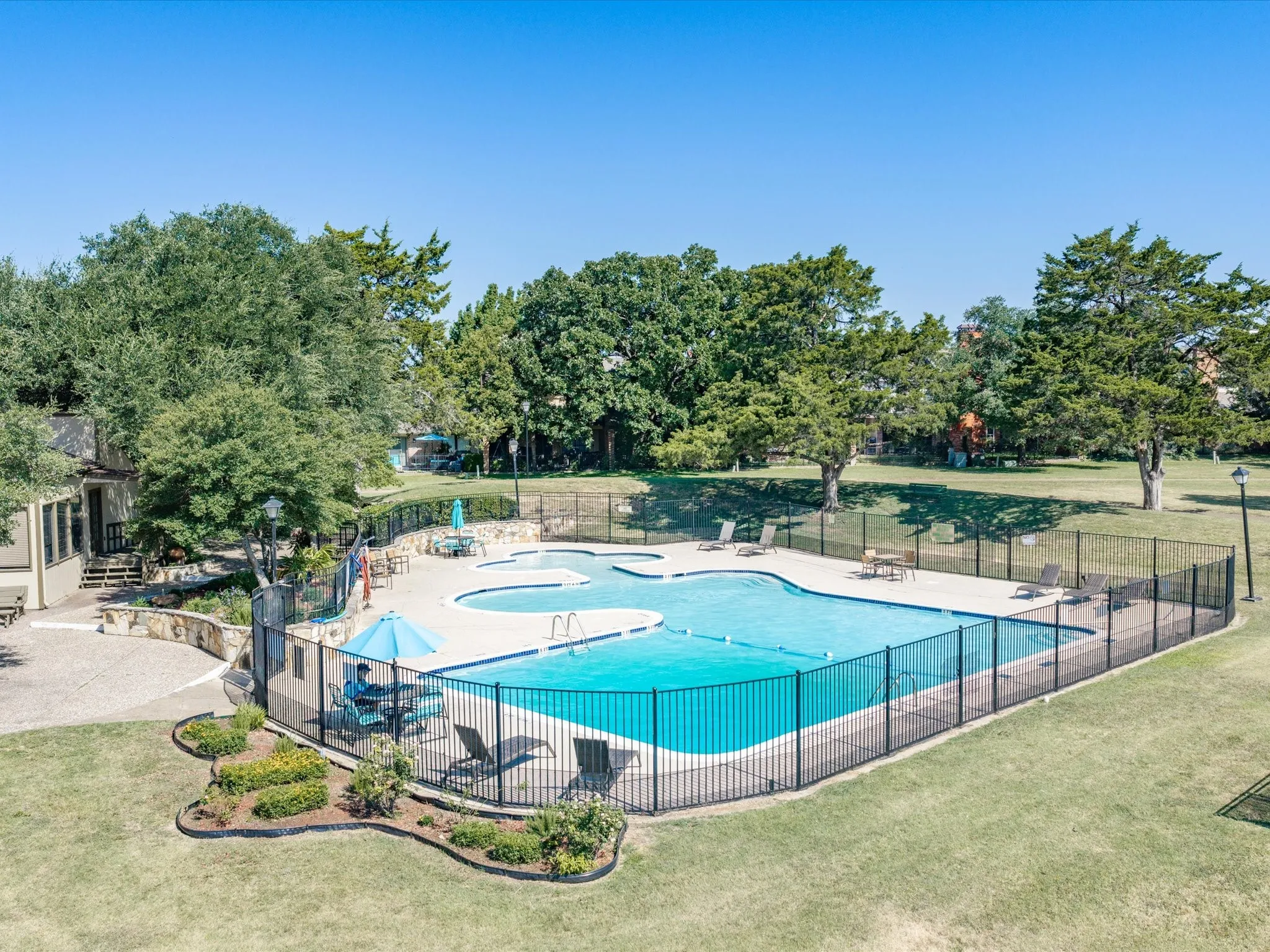 Single Family Residence For Sale in Dallas County , 1327 Big Stone Gap Road, Duncanville, Texas 75137, 4 Bedroom, 3 Bathroom, 2 Garage spaces, 2,630 Sqft, built in 1978, mls#21334299, Real Estate Agent in Duncanville, Homes For Sale in Dallas county, Homes For Sale in Duncanville, Realtor in Duncanville Texas, Real Estate Brokerage Independent Realty Texas, Luminita Cordes Realtor