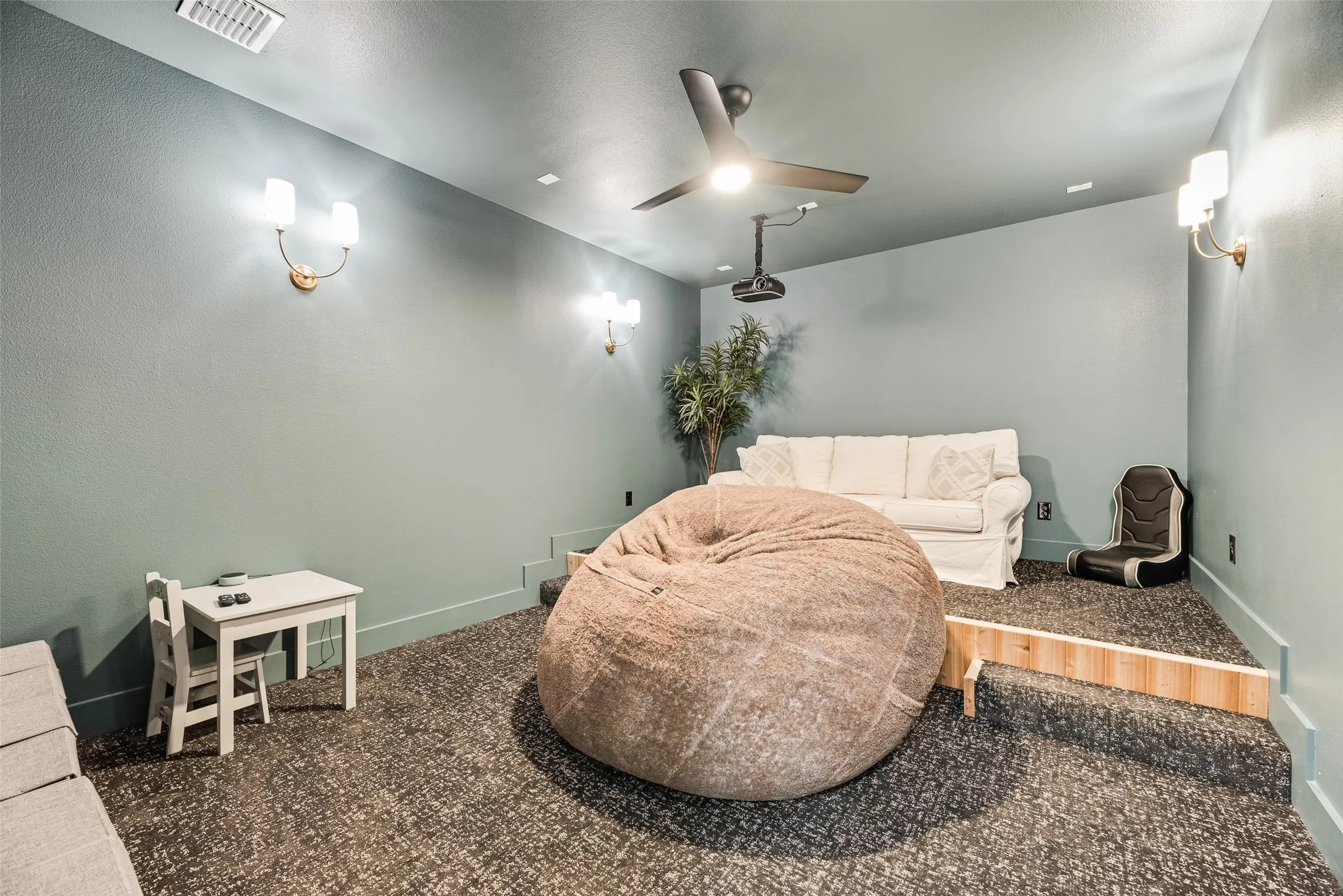 Single Family Residence For Sale in Grayson County , 1305 Wolf Ridge Run, Gunter, Texas 75058, 5 Bedroom, 5 Bathroom, 3 Garage spaces, 4,003 Sqft, built in 2023, mls#21331418, Real Estate Agent in Gunter, Homes For Sale in Grayson county, Homes For Sale in Gunter, Realtor in Gunter Texas, Real Estate Brokerage Independent Realty Texas, Luminita Cordes Realtor