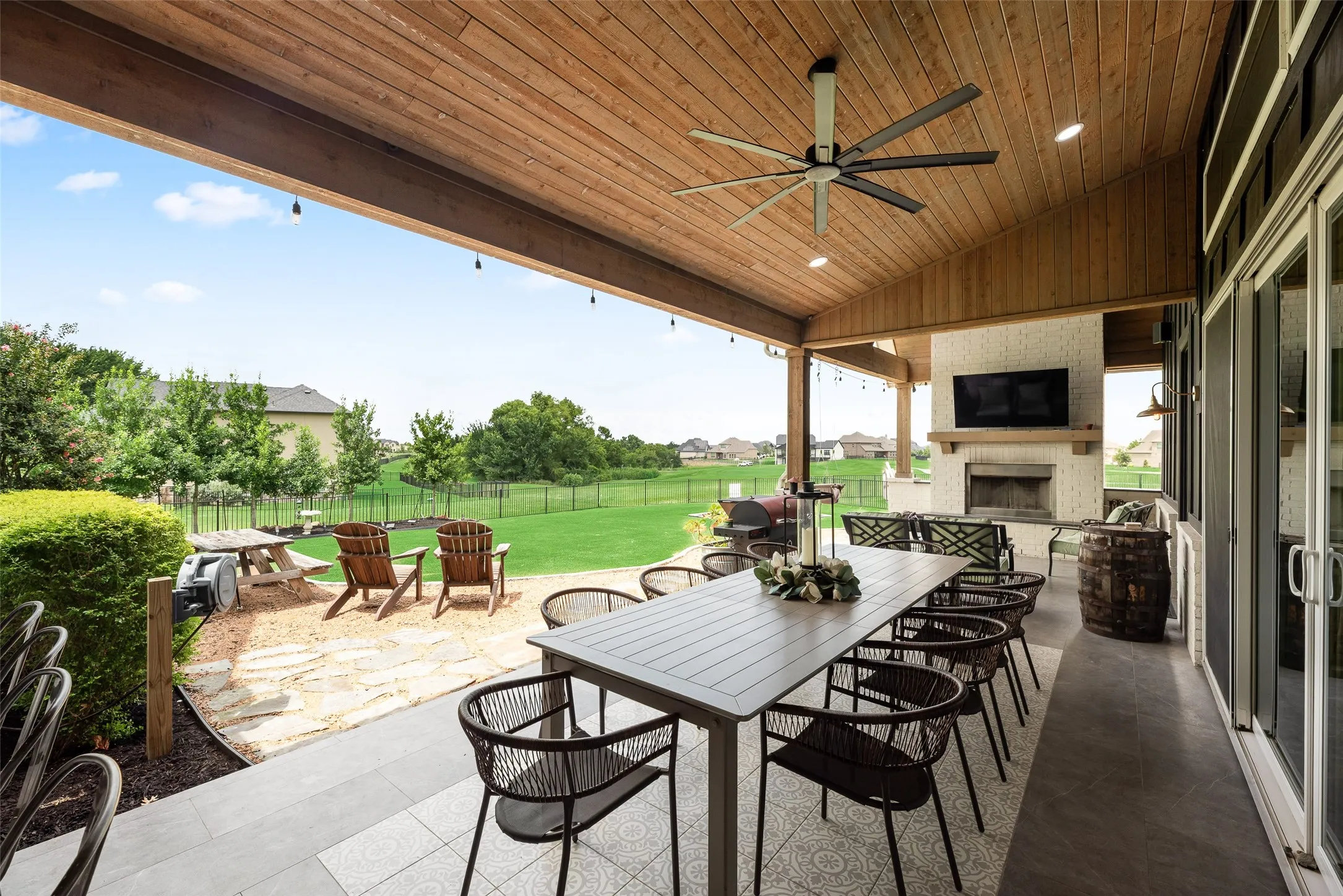 Single Family Residence For Sale in Grayson County , 1305 Wolf Ridge Run, Gunter, Texas 75058, 5 Bedroom, 5 Bathroom, 3 Garage spaces, 4,003 Sqft, built in 2023, mls#21331418, Real Estate Agent in Gunter, Homes For Sale in Grayson county, Homes For Sale in Gunter, Realtor in Gunter Texas, Real Estate Brokerage Independent Realty Texas, Luminita Cordes Realtor