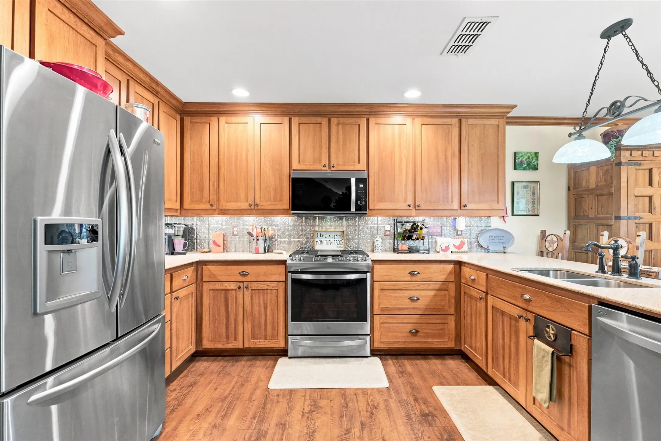 Single Family Residence For Sale in Wood County , 159 County Road 3195, Winnsboro, Texas 75494, 3 Bedroom, 3 Bathroom, 2 Garage spaces, 2,009 Sqft, built in 2006, mls#21333470, Real Estate Agent in Winnsboro, Homes For Sale in Wood county, Homes For Sale in Winnsboro, Realtor in Winnsboro Texas, Real Estate Brokerage Independent Realty Texas, Luminita Cordes Realtor