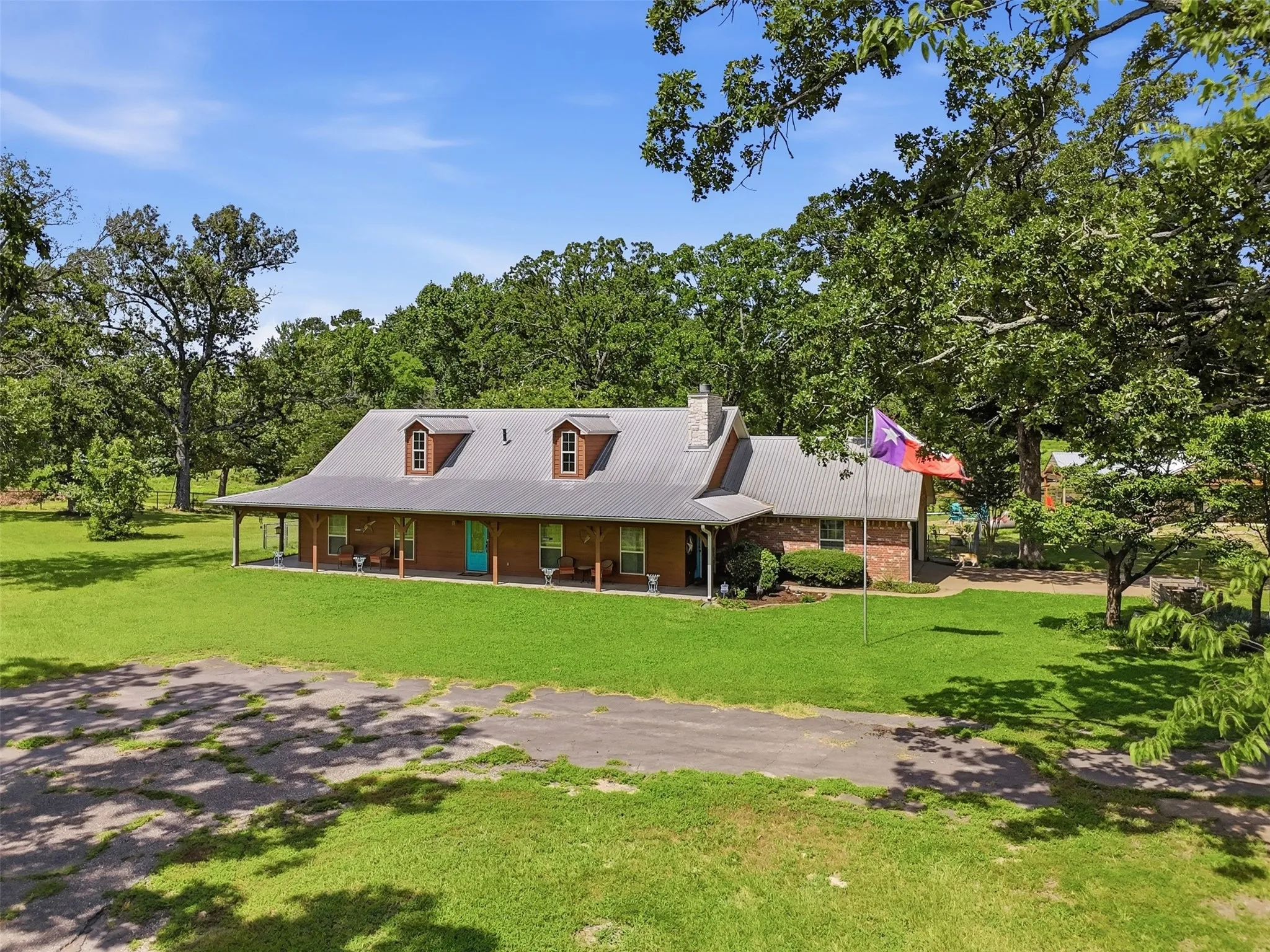 Single Family Residence For Sale in Wood County , 159 County Road 3195, Winnsboro, Texas 75494, 3 Bedroom, 3 Bathroom, 2 Garage spaces, 2,009 Sqft, built in 2006, mls#21333470, Real Estate Agent in Winnsboro, Homes For Sale in Wood county, Homes For Sale in Winnsboro, Realtor in Winnsboro Texas, Real Estate Brokerage Independent Realty Texas, Luminita Cordes Realtor