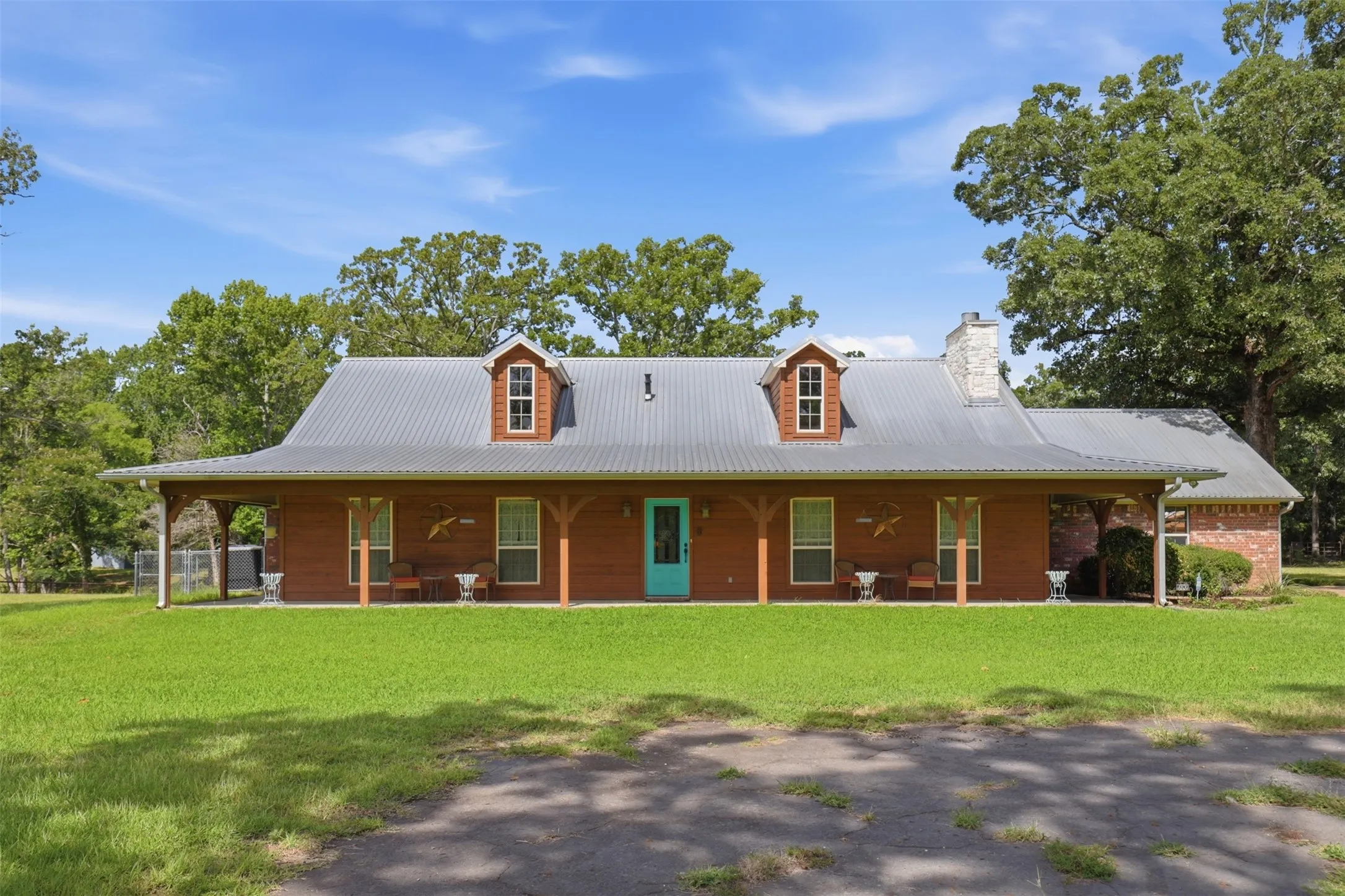 Single Family Residence For Sale in Wood County , 159 County Road 3195, Winnsboro, Texas 75494, 3 Bedroom, 3 Bathroom, 2 Garage spaces, 2,009 Sqft, built in 2006, mls#21333470, Real Estate Agent in Winnsboro, Homes For Sale in Wood county, Homes For Sale in Winnsboro, Realtor in Winnsboro Texas, Real Estate Brokerage Independent Realty Texas, Luminita Cordes Realtor