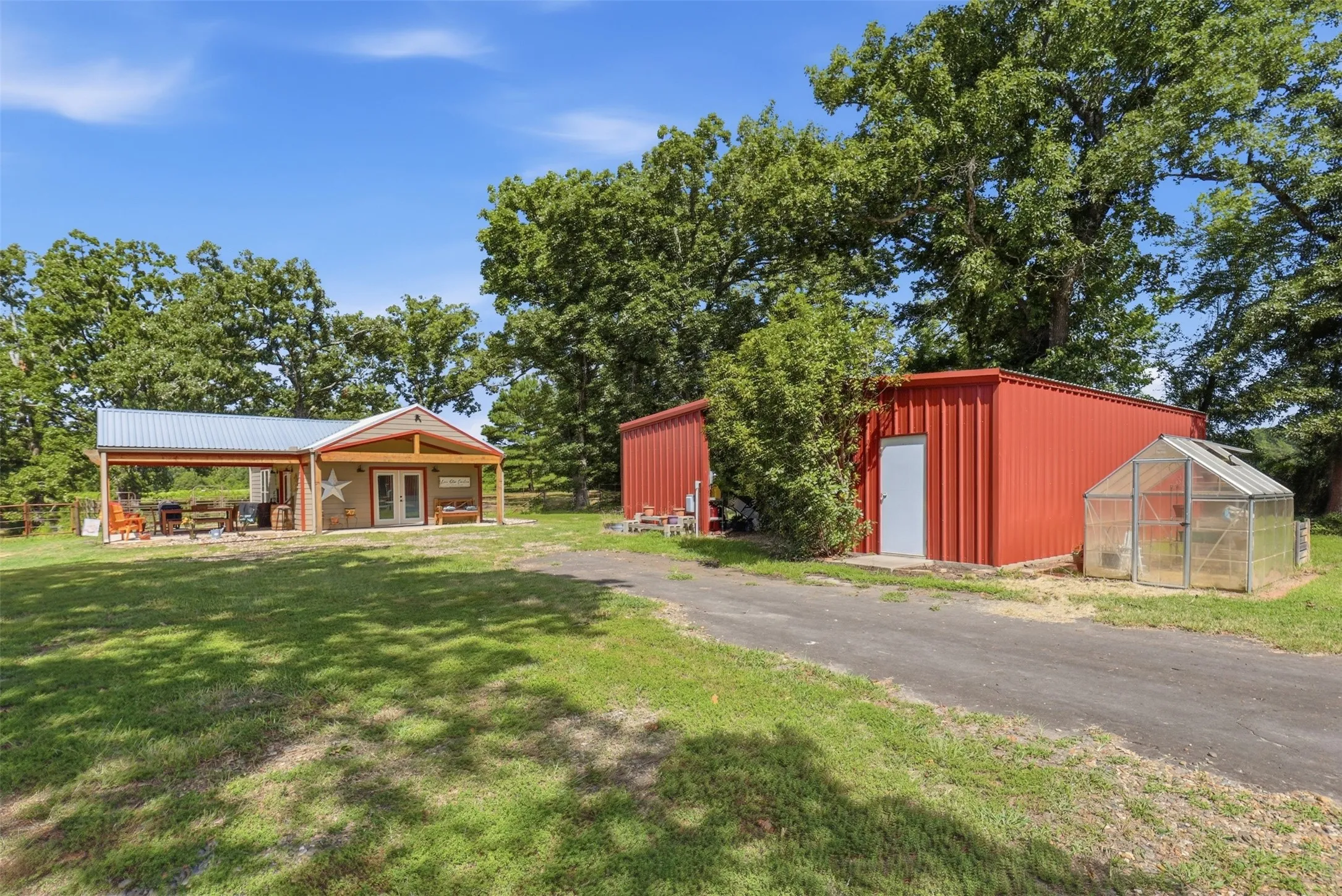 Single Family Residence For Sale in Wood County , 159 County Road 3195, Winnsboro, Texas 75494, 3 Bedroom, 3 Bathroom, 2 Garage spaces, 2,009 Sqft, built in 2006, mls#21333470, Real Estate Agent in Winnsboro, Homes For Sale in Wood county, Homes For Sale in Winnsboro, Realtor in Winnsboro Texas, Real Estate Brokerage Independent Realty Texas, Luminita Cordes Realtor