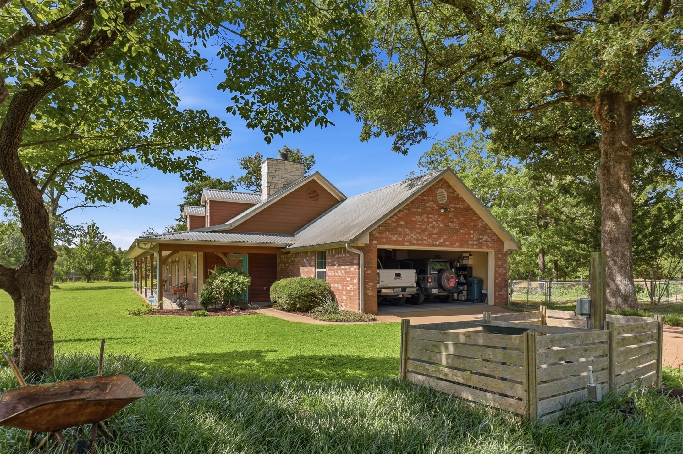 Single Family Residence For Sale in Wood County , 159 County Road 3195, Winnsboro, Texas 75494, 3 Bedroom, 3 Bathroom, 2 Garage spaces, 2,009 Sqft, built in 2006, mls#21333470, Real Estate Agent in Winnsboro, Homes For Sale in Wood county, Homes For Sale in Winnsboro, Realtor in Winnsboro Texas, Real Estate Brokerage Independent Realty Texas, Luminita Cordes Realtor