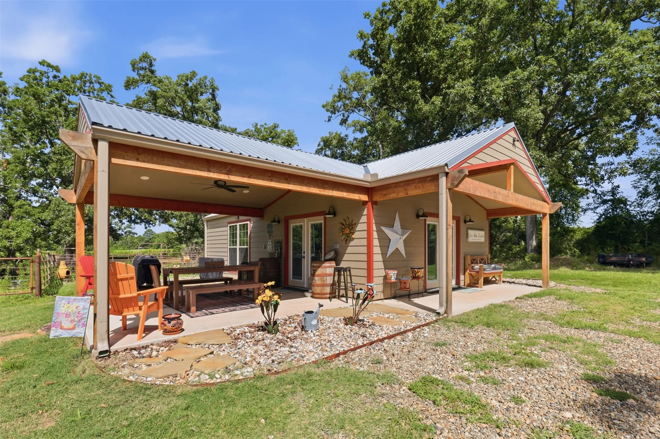 Newly constructed cantina perfect for entertaining.