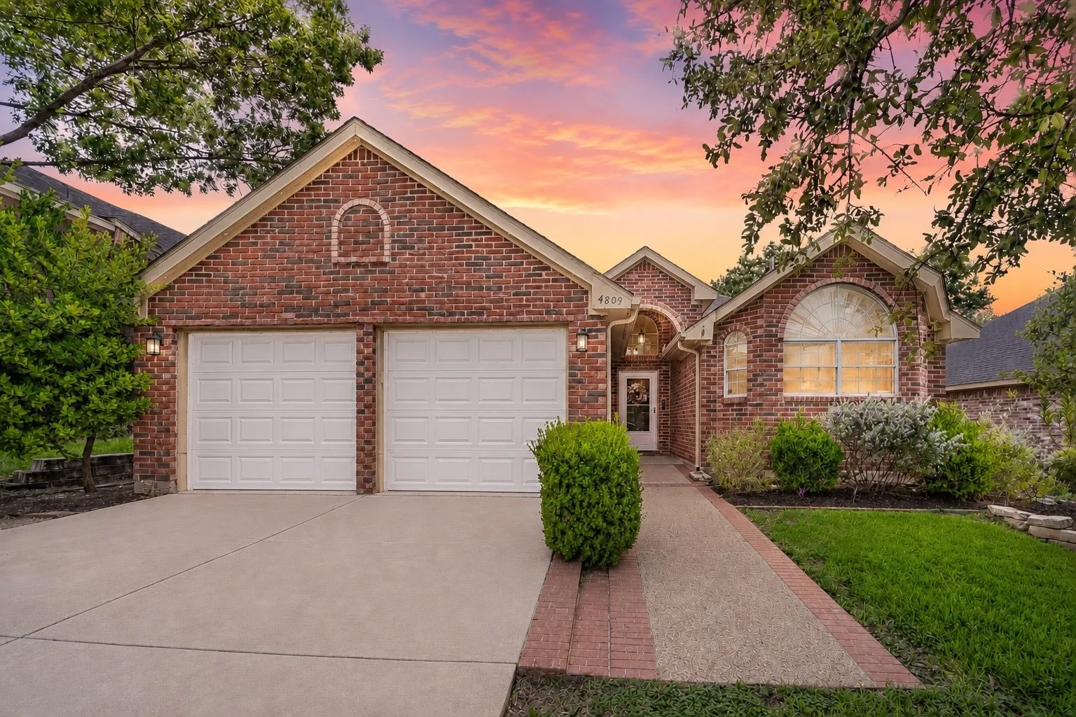 Single Family Residence For Sale in Tarrant County , 4809 Buckskin Drive, Fort Worth, Texas 76137, 3 Bedroom, 2 Bathroom, 2 Garage spaces, 1,529 Sqft, built in 1992, mls#21332734, Real Estate Agent in Fort Worth, Homes For Sale in Tarrant county, Homes For Sale in Fort Worth, Realtor in Fort Worth Texas, Real Estate Brokerage Independent Realty Texas, Luminita Cordes Realtor