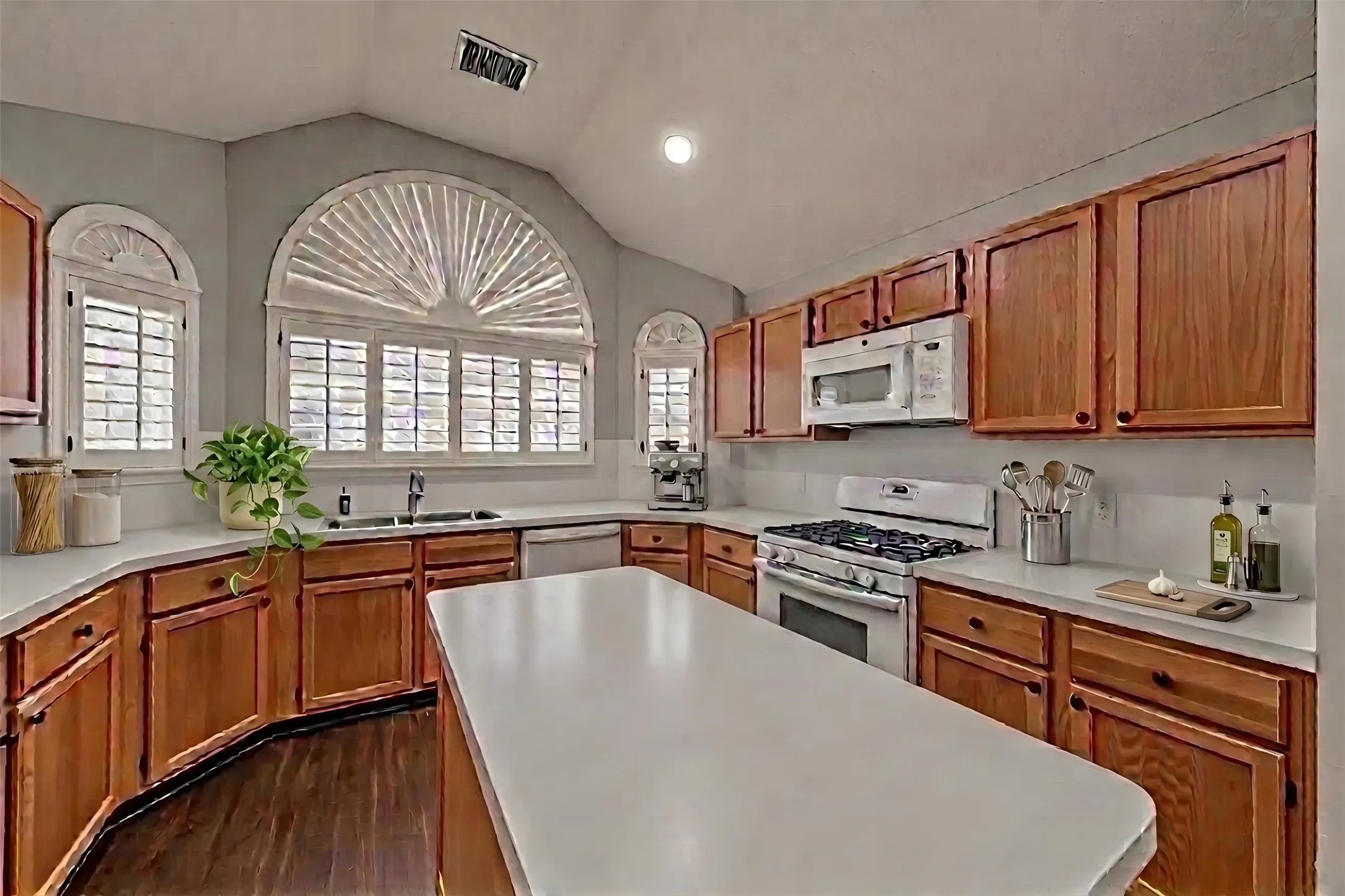 Single Family Residence For Sale in Tarrant County , 4809 Buckskin Drive, Fort Worth, Texas 76137, 3 Bedroom, 2 Bathroom, 2 Garage spaces, 1,529 Sqft, built in 1992, mls#21332734, Real Estate Agent in Fort Worth, Homes For Sale in Tarrant county, Homes For Sale in Fort Worth, Realtor in Fort Worth Texas, Real Estate Brokerage Independent Realty Texas, Luminita Cordes Realtor