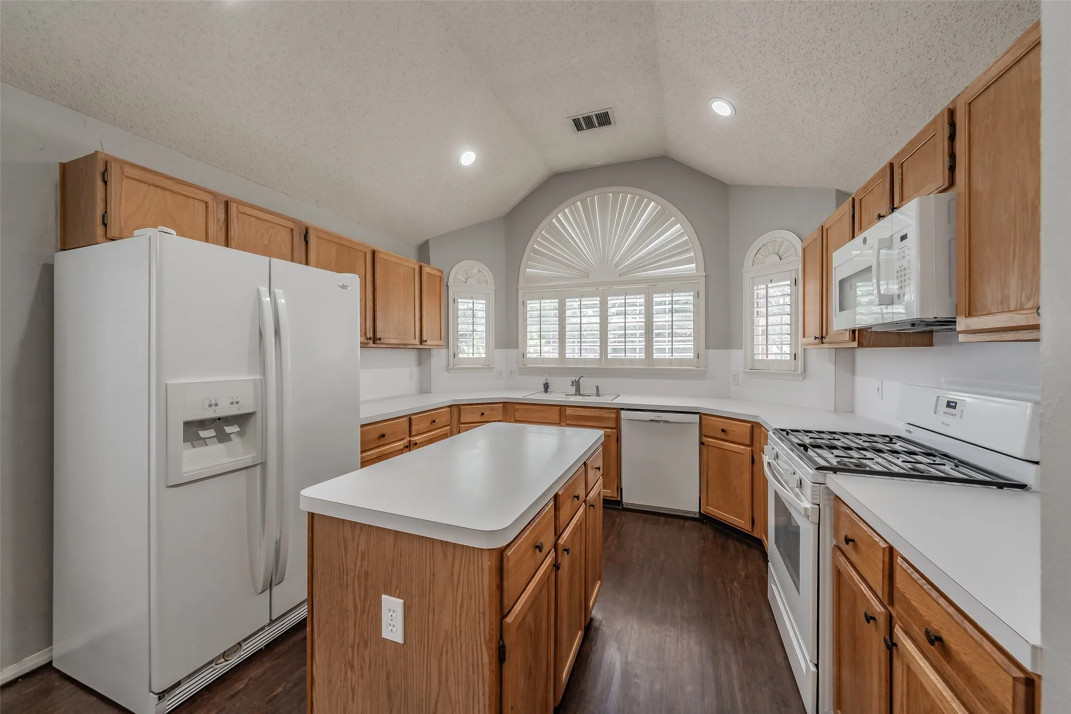 Single Family Residence For Sale in Tarrant County , 4809 Buckskin Drive, Fort Worth, Texas 76137, 3 Bedroom, 2 Bathroom, 2 Garage spaces, 1,529 Sqft, built in 1992, mls#21332734, Real Estate Agent in Fort Worth, Homes For Sale in Tarrant county, Homes For Sale in Fort Worth, Realtor in Fort Worth Texas, Real Estate Brokerage Independent Realty Texas, Luminita Cordes Realtor