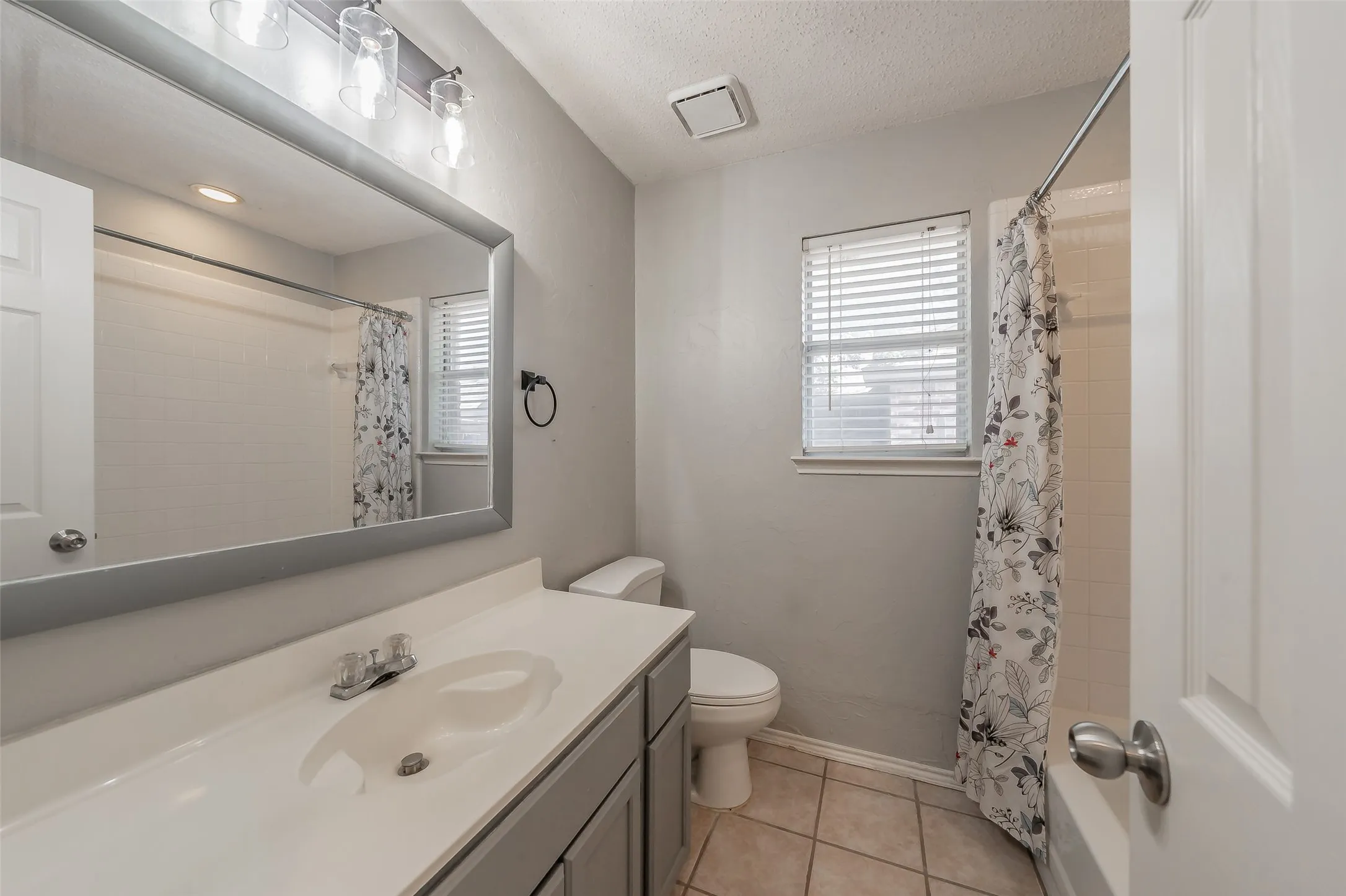 Single Family Residence For Sale in Tarrant County , 4809 Buckskin Drive, Fort Worth, Texas 76137, 3 Bedroom, 2 Bathroom, 2 Garage spaces, 1,529 Sqft, built in 1992, mls#21332734, Real Estate Agent in Fort Worth, Homes For Sale in Tarrant county, Homes For Sale in Fort Worth, Realtor in Fort Worth Texas, Real Estate Brokerage Independent Realty Texas, Luminita Cordes Realtor