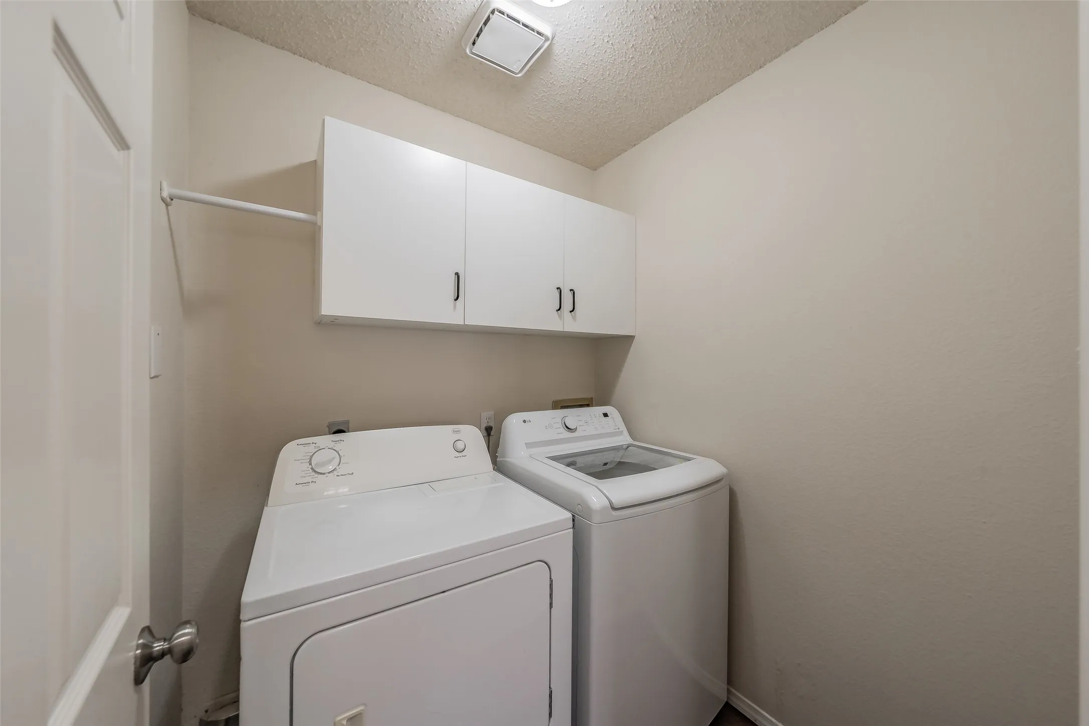 Single Family Residence For Sale in Tarrant County , 4809 Buckskin Drive, Fort Worth, Texas 76137, 3 Bedroom, 2 Bathroom, 2 Garage spaces, 1,529 Sqft, built in 1992, mls#21332734, Real Estate Agent in Fort Worth, Homes For Sale in Tarrant county, Homes For Sale in Fort Worth, Realtor in Fort Worth Texas, Real Estate Brokerage Independent Realty Texas, Luminita Cordes Realtor