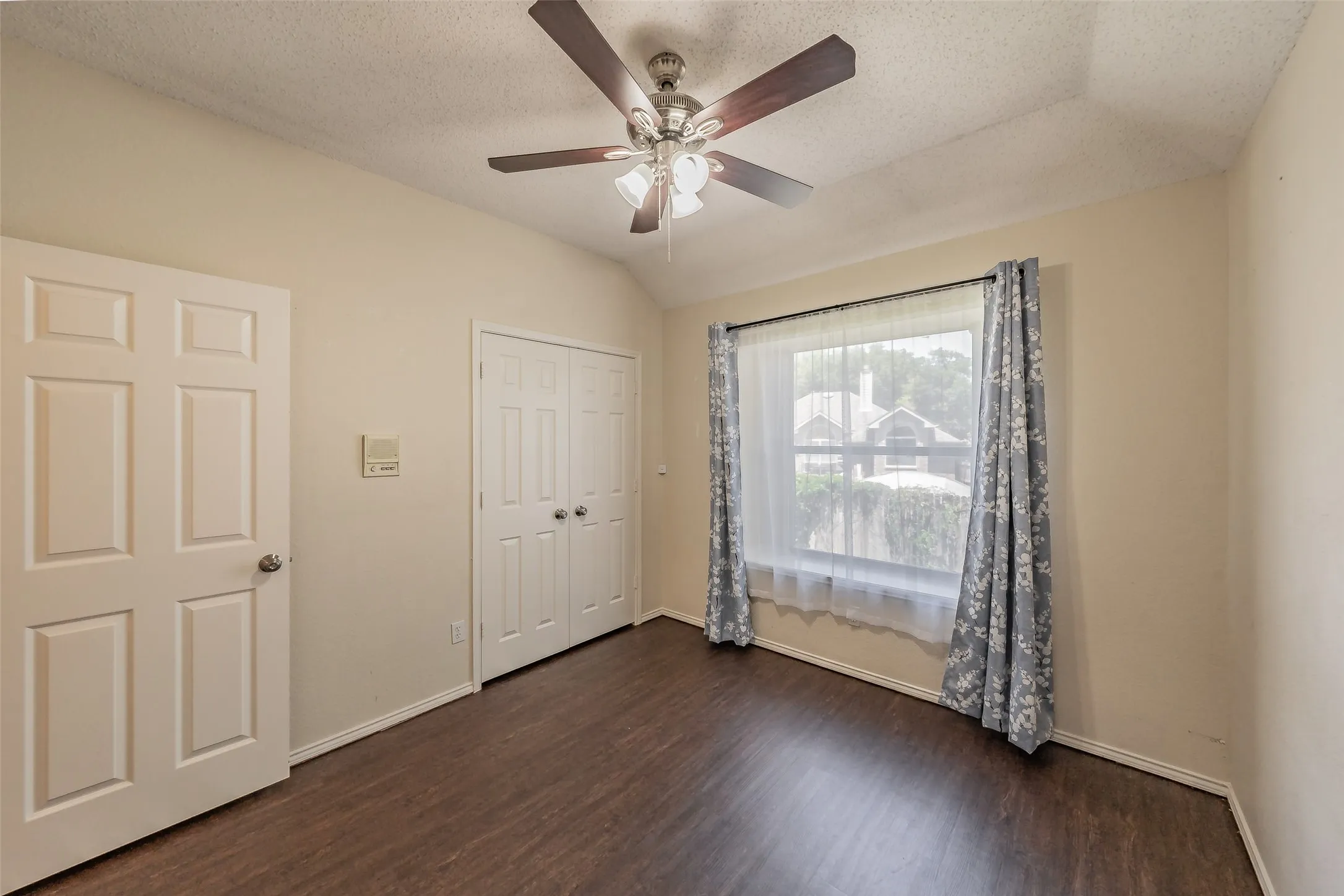 Single Family Residence For Sale in Tarrant County , 4809 Buckskin Drive, Fort Worth, Texas 76137, 3 Bedroom, 2 Bathroom, 2 Garage spaces, 1,529 Sqft, built in 1992, mls#21332734, Real Estate Agent in Fort Worth, Homes For Sale in Tarrant county, Homes For Sale in Fort Worth, Realtor in Fort Worth Texas, Real Estate Brokerage Independent Realty Texas, Luminita Cordes Realtor