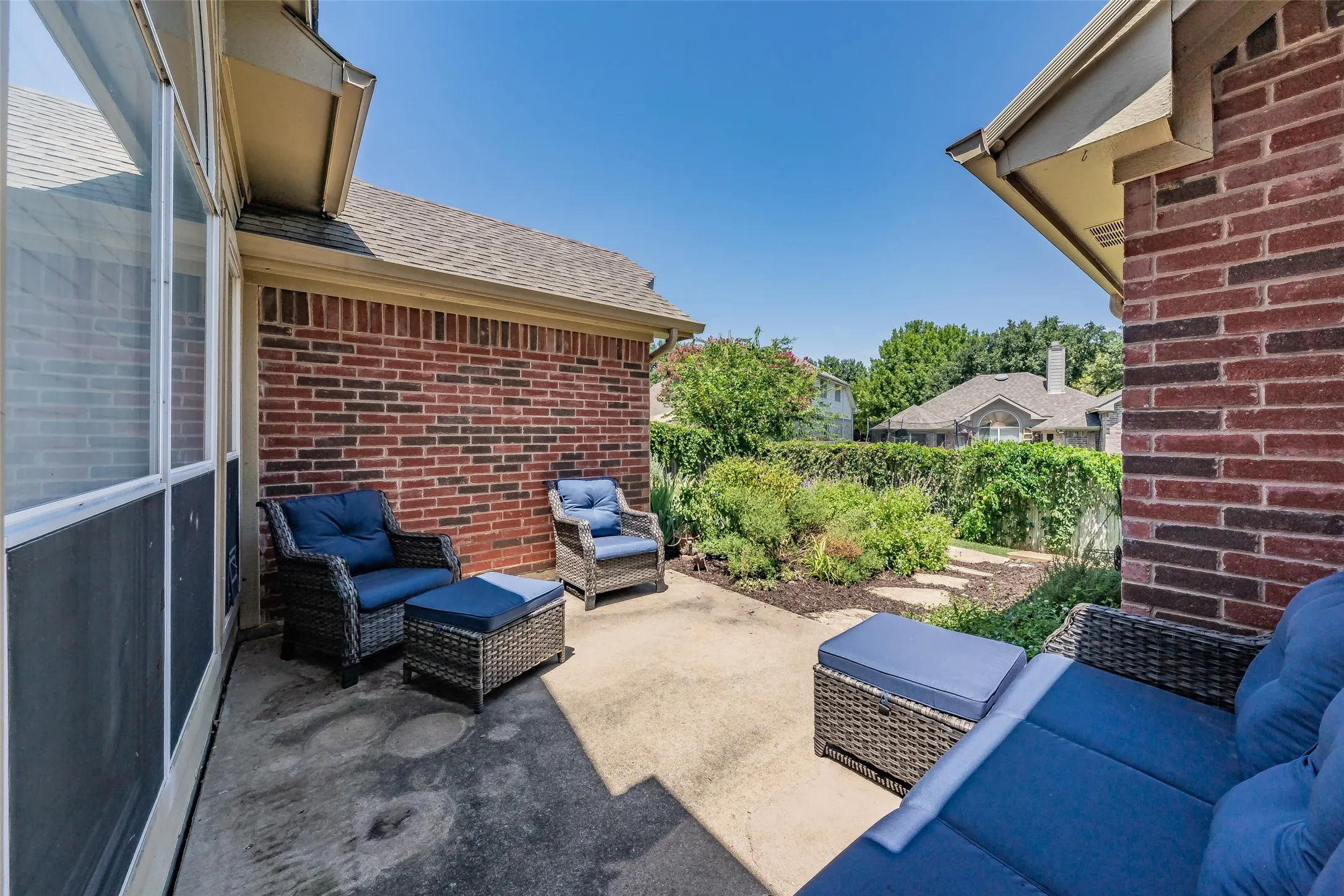 Single Family Residence For Sale in Tarrant County , 4809 Buckskin Drive, Fort Worth, Texas 76137, 3 Bedroom, 2 Bathroom, 2 Garage spaces, 1,529 Sqft, built in 1992, mls#21332734, Real Estate Agent in Fort Worth, Homes For Sale in Tarrant county, Homes For Sale in Fort Worth, Realtor in Fort Worth Texas, Real Estate Brokerage Independent Realty Texas, Luminita Cordes Realtor