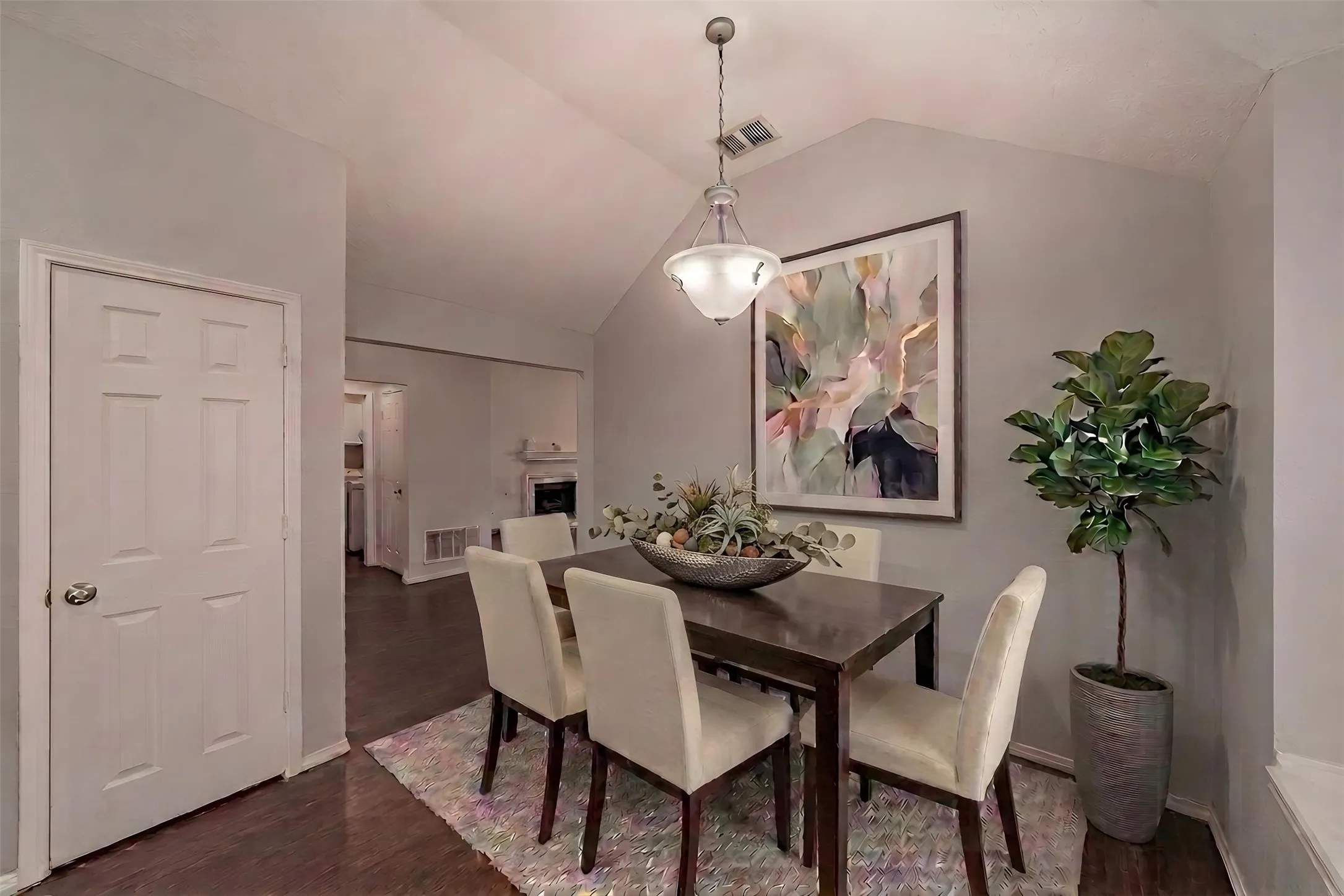 Single Family Residence For Sale in Tarrant County , 4809 Buckskin Drive, Fort Worth, Texas 76137, 3 Bedroom, 2 Bathroom, 2 Garage spaces, 1,529 Sqft, built in 1992, mls#21332734, Real Estate Agent in Fort Worth, Homes For Sale in Tarrant county, Homes For Sale in Fort Worth, Realtor in Fort Worth Texas, Real Estate Brokerage Independent Realty Texas, Luminita Cordes Realtor