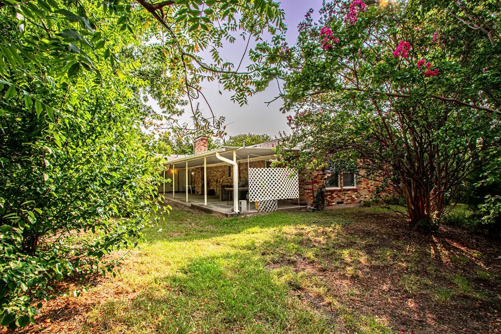 Single Family Residence For Sale in Collin County , 10894 State Highway 205, Lavon, Texas 75166, 3 Bedroom, 2 Bathroom, 4 Garage spaces, 1,792 Sqft, built in 1970, mls#21330794, Real Estate Agent in Lavon, Homes For Sale in Collin county, Homes For Sale in Lavon, Realtor in Lavon Texas, Real Estate Brokerage Independent Realty Texas, Luminita Cordes Realtor