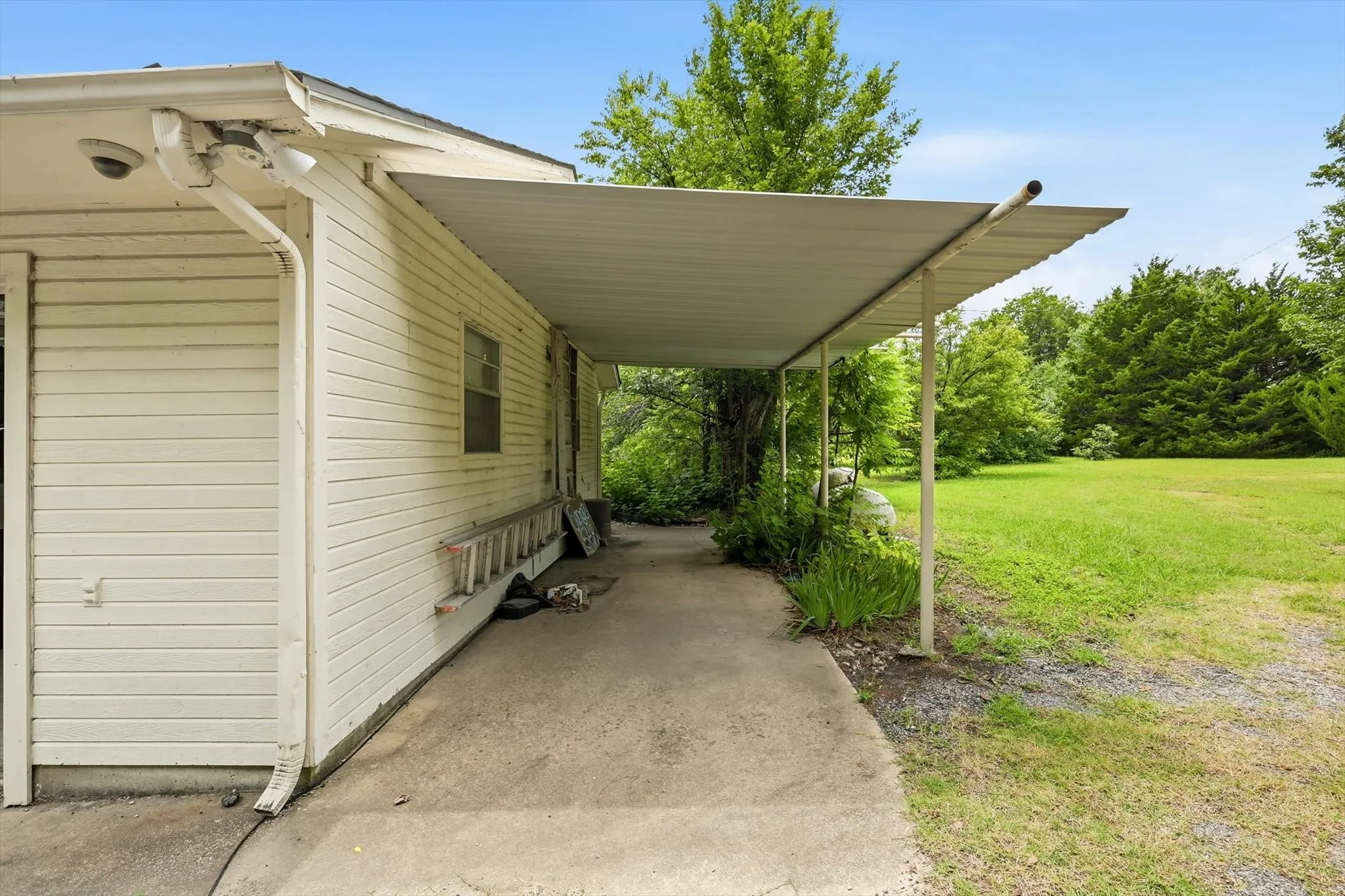 Single Family Residence For Sale in Collin County , 10894 State Highway 205, Lavon, Texas 75166, 3 Bedroom, 2 Bathroom, 4 Garage spaces, 1,792 Sqft, built in 1970, mls#21330794, Real Estate Agent in Lavon, Homes For Sale in Collin county, Homes For Sale in Lavon, Realtor in Lavon Texas, Real Estate Brokerage Independent Realty Texas, Luminita Cordes Realtor