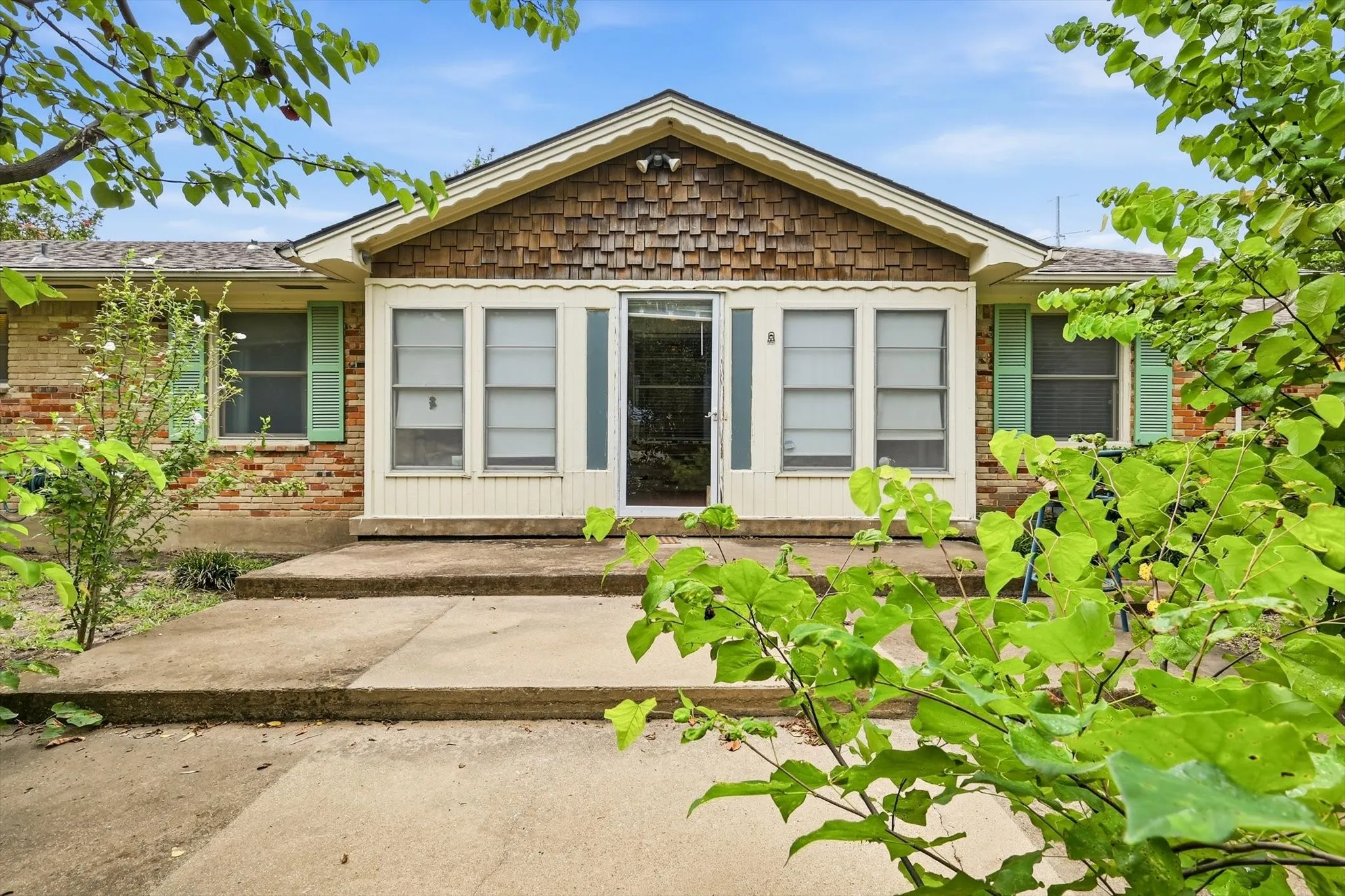 Single Family Residence For Sale in Collin County , 10894 State Highway 205, Lavon, Texas 75166, 3 Bedroom, 2 Bathroom, 4 Garage spaces, 1,792 Sqft, built in 1970, mls#21330794, Real Estate Agent in Lavon, Homes For Sale in Collin county, Homes For Sale in Lavon, Realtor in Lavon Texas, Real Estate Brokerage Independent Realty Texas, Luminita Cordes Realtor