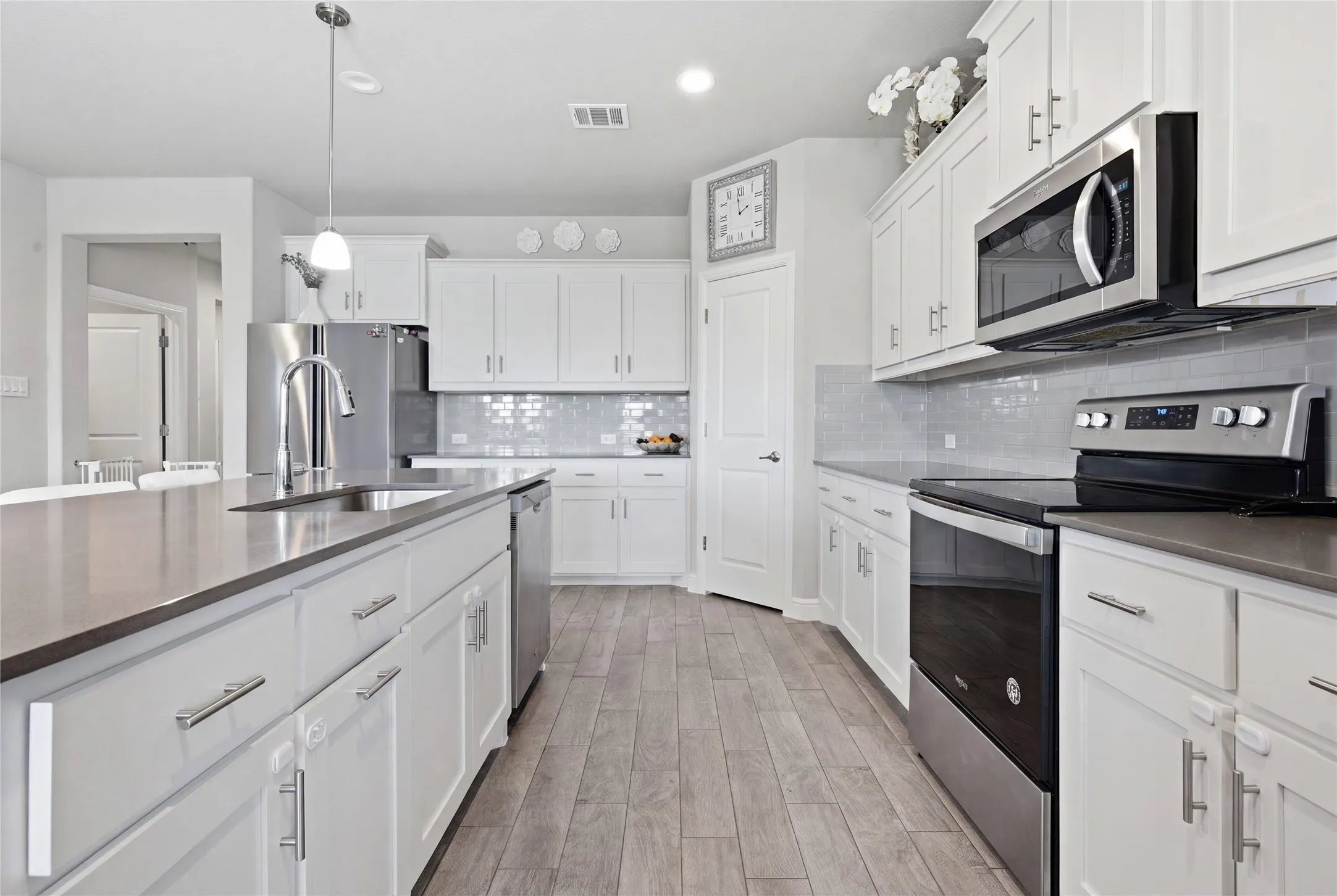 Single Family Residence For Sale in Hood County , 1500 Seabiscuit Drive, Granbury, Texas 76049, 4 Bedroom, 2 Bathroom, 2 Garage spaces, 2,051 Sqft, built in 2021, mls#21334366, Real Estate Agent in Granbury, Homes For Sale in Hood county, Homes For Sale in Granbury, Realtor in Granbury Texas, Real Estate Brokerage Independent Realty Texas, Luminita Cordes Realtor
