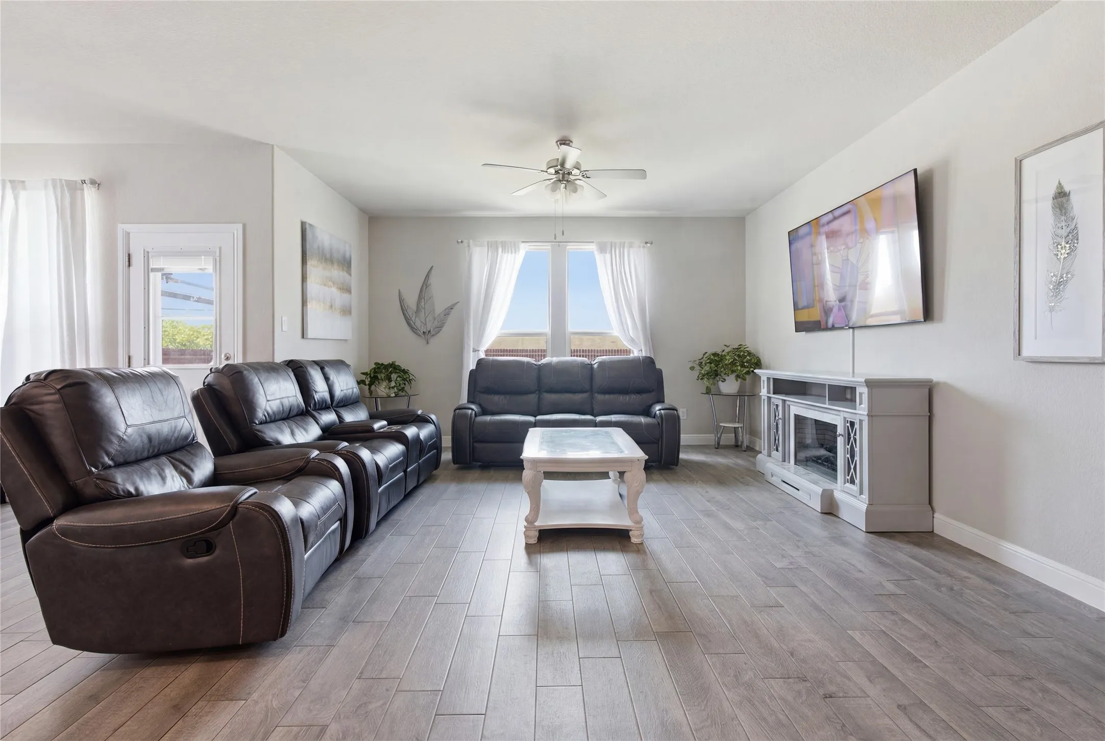 Single Family Residence For Sale in Hood County , 1500 Seabiscuit Drive, Granbury, Texas 76049, 4 Bedroom, 2 Bathroom, 2 Garage spaces, 2,051 Sqft, built in 2021, mls#21334366, Real Estate Agent in Granbury, Homes For Sale in Hood county, Homes For Sale in Granbury, Realtor in Granbury Texas, Real Estate Brokerage Independent Realty Texas, Luminita Cordes Realtor