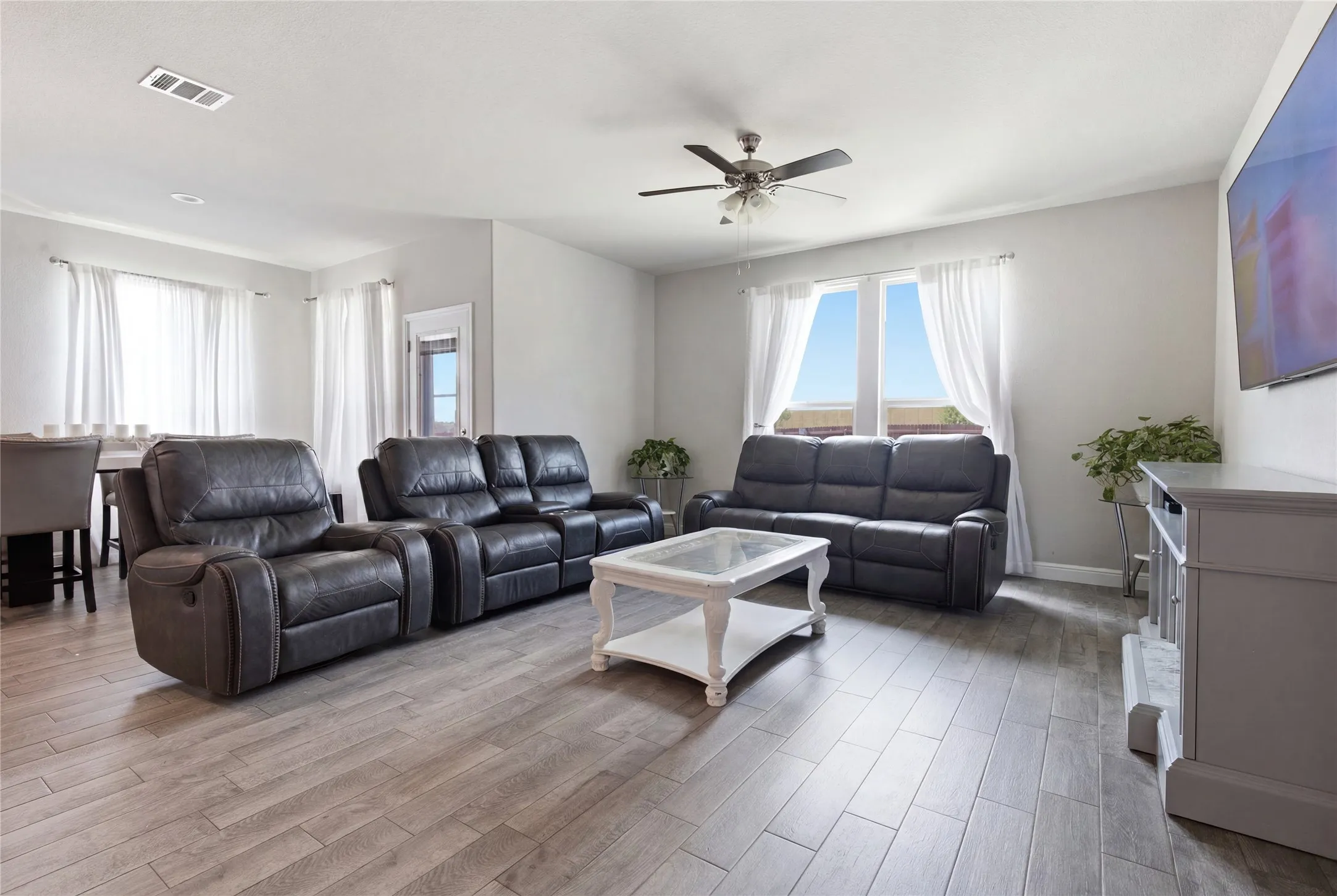 Single Family Residence For Sale in Hood County , 1500 Seabiscuit Drive, Granbury, Texas 76049, 4 Bedroom, 2 Bathroom, 2 Garage spaces, 2,051 Sqft, built in 2021, mls#21334366, Real Estate Agent in Granbury, Homes For Sale in Hood county, Homes For Sale in Granbury, Realtor in Granbury Texas, Real Estate Brokerage Independent Realty Texas, Luminita Cordes Realtor