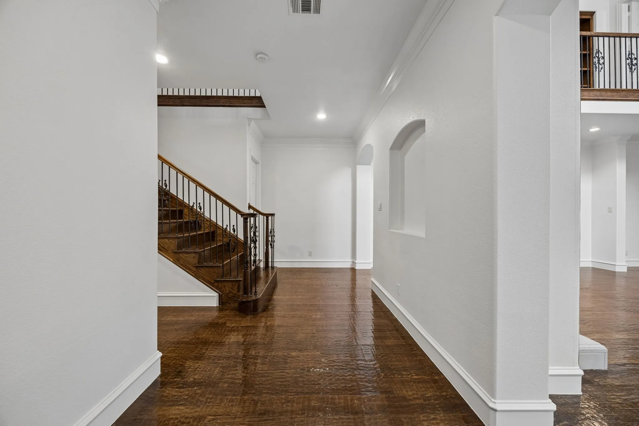 Single Family Residence For Sale in Dallas County , 5609 La Foy Boulevard, Dallas, Texas 75209, 3 Bedroom, 3 Bathroom, 2 Garage spaces, 3,116 Sqft, built in 2005, mls#21323934, Real Estate Agent in Dallas, Homes For Sale in Dallas county, Homes For Sale in Dallas, Realtor in Dallas Texas, Real Estate Brokerage Independent Realty Texas, Luminita Cordes Realtor