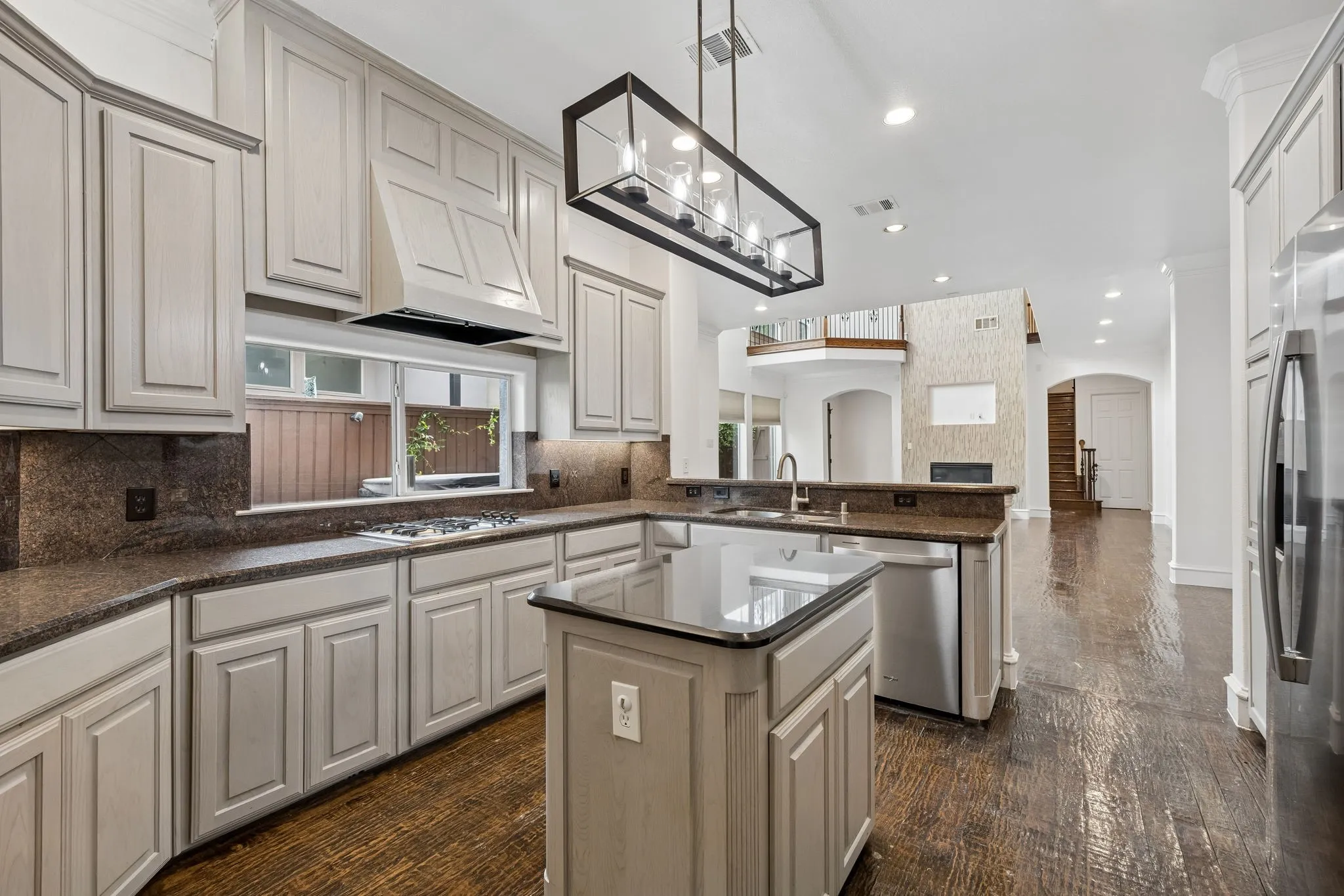 Single Family Residence For Sale in Dallas County , 5609 La Foy Boulevard, Dallas, Texas 75209, 3 Bedroom, 3 Bathroom, 2 Garage spaces, 3,116 Sqft, built in 2005, mls#21323934, Real Estate Agent in Dallas, Homes For Sale in Dallas county, Homes For Sale in Dallas, Realtor in Dallas Texas, Real Estate Brokerage Independent Realty Texas, Luminita Cordes Realtor