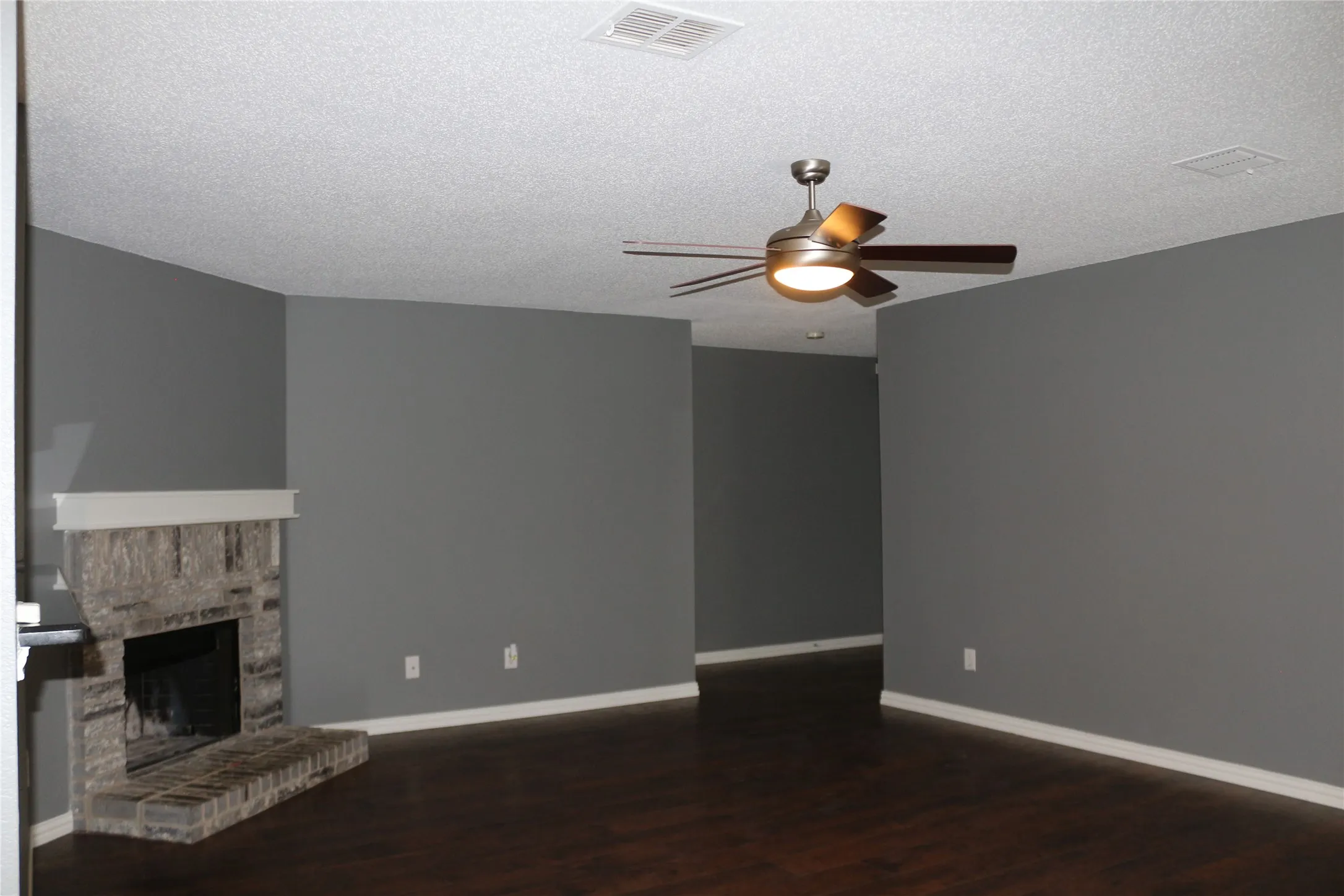 Single Family Residence For Rent in Denton County , 2748 Peach Drive, Little Elm, Texas 75068, 3 Bedroom, 2 Bathroom, 2 Garage spaces, 1,507 Sqft, built in 2001, mls#21334259, Real Estate Agent in Little Elm, Homes For Rent in Denton county, Homes For Rent in Little Elm, Realtor in Little Elm Texas, Real Estate Brokerage Independent Realty Texas, Luminita Cordes Realtor