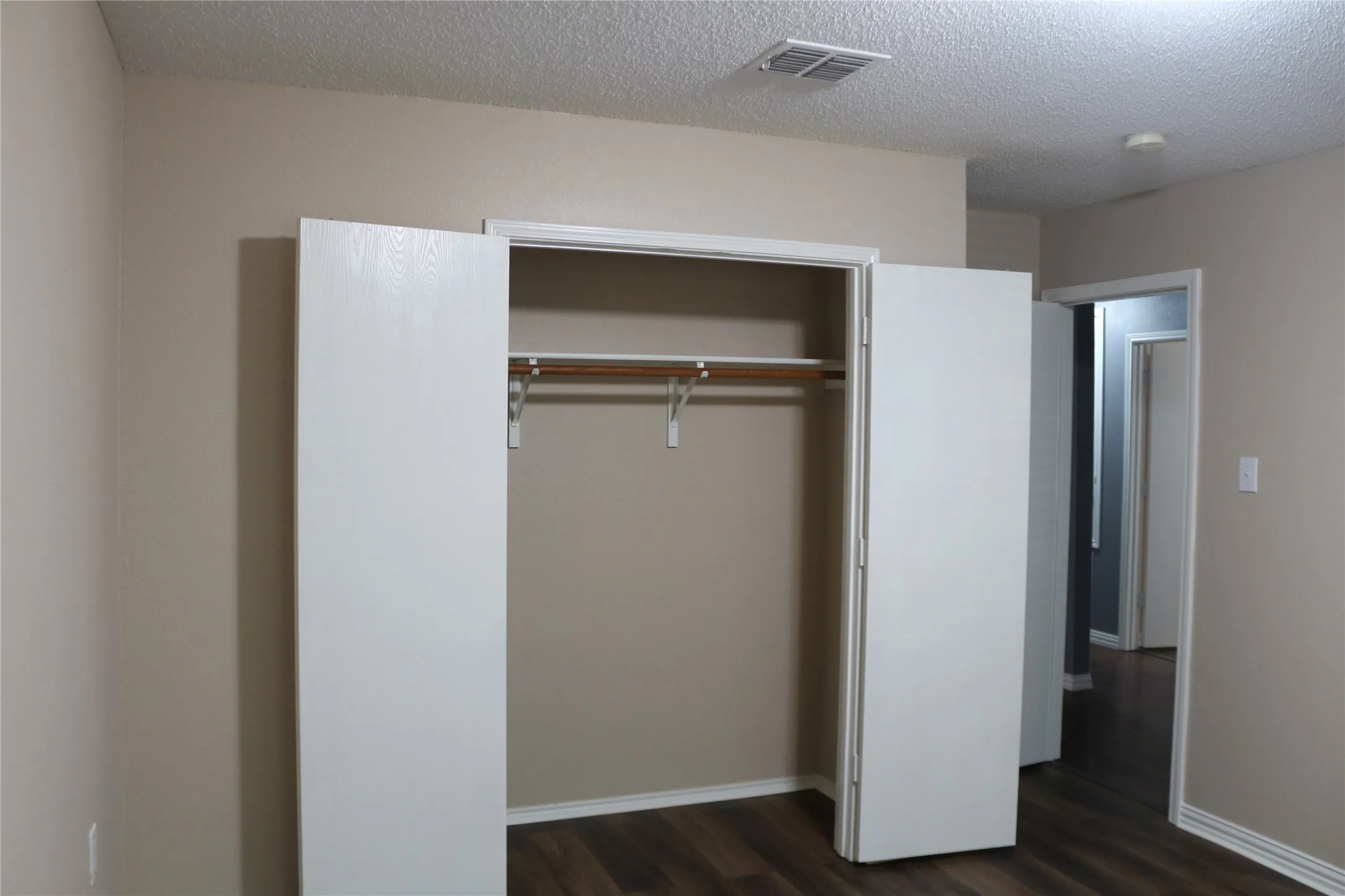 Single Family Residence For Rent in Denton County , 2748 Peach Drive, Little Elm, Texas 75068, 3 Bedroom, 2 Bathroom, 2 Garage spaces, 1,507 Sqft, built in 2001, mls#21334259, Real Estate Agent in Little Elm, Homes For Rent in Denton county, Homes For Rent in Little Elm, Realtor in Little Elm Texas, Real Estate Brokerage Independent Realty Texas, Luminita Cordes Realtor