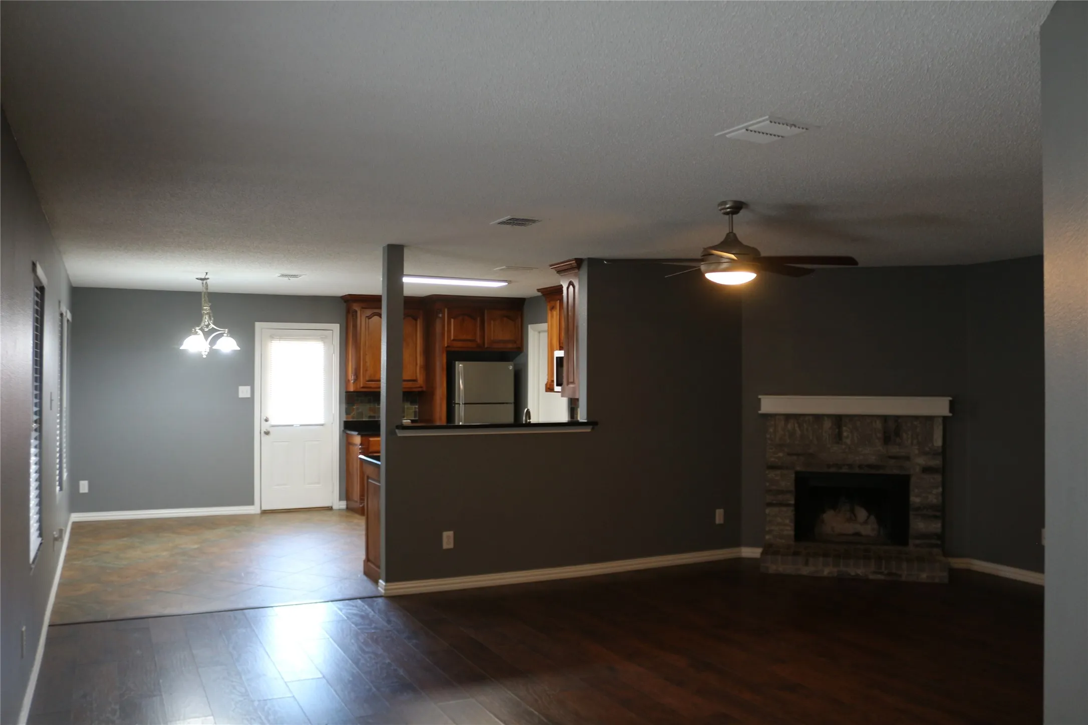 Single Family Residence For Rent in Denton County , 2748 Peach Drive, Little Elm, Texas 75068, 3 Bedroom, 2 Bathroom, 2 Garage spaces, 1,507 Sqft, built in 2001, mls#21334259, Real Estate Agent in Little Elm, Homes For Rent in Denton county, Homes For Rent in Little Elm, Realtor in Little Elm Texas, Real Estate Brokerage Independent Realty Texas, Luminita Cordes Realtor
