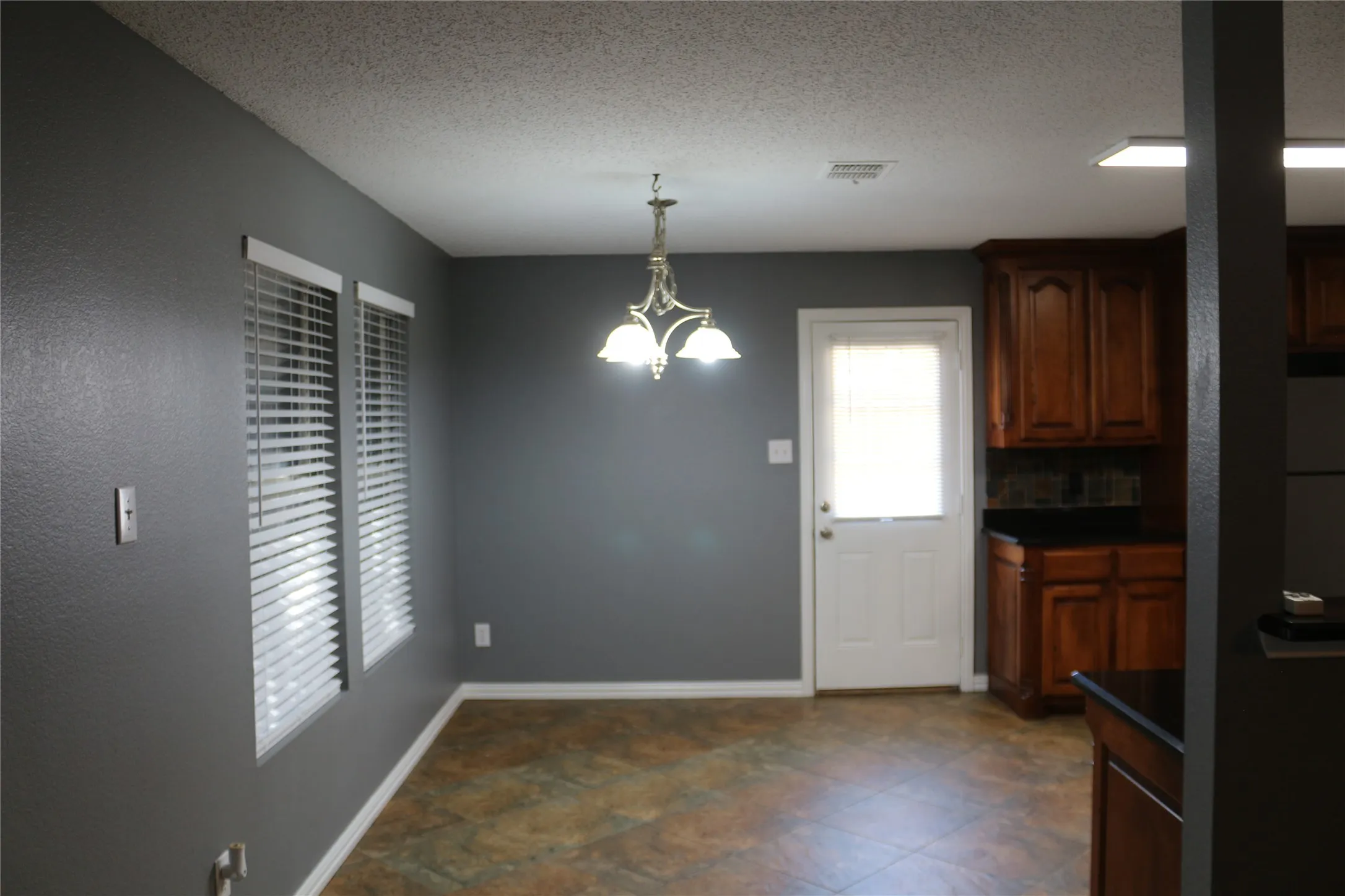 Single Family Residence For Rent in Denton County , 2748 Peach Drive, Little Elm, Texas 75068, 3 Bedroom, 2 Bathroom, 2 Garage spaces, 1,507 Sqft, built in 2001, mls#21334259, Real Estate Agent in Little Elm, Homes For Rent in Denton county, Homes For Rent in Little Elm, Realtor in Little Elm Texas, Real Estate Brokerage Independent Realty Texas, Luminita Cordes Realtor