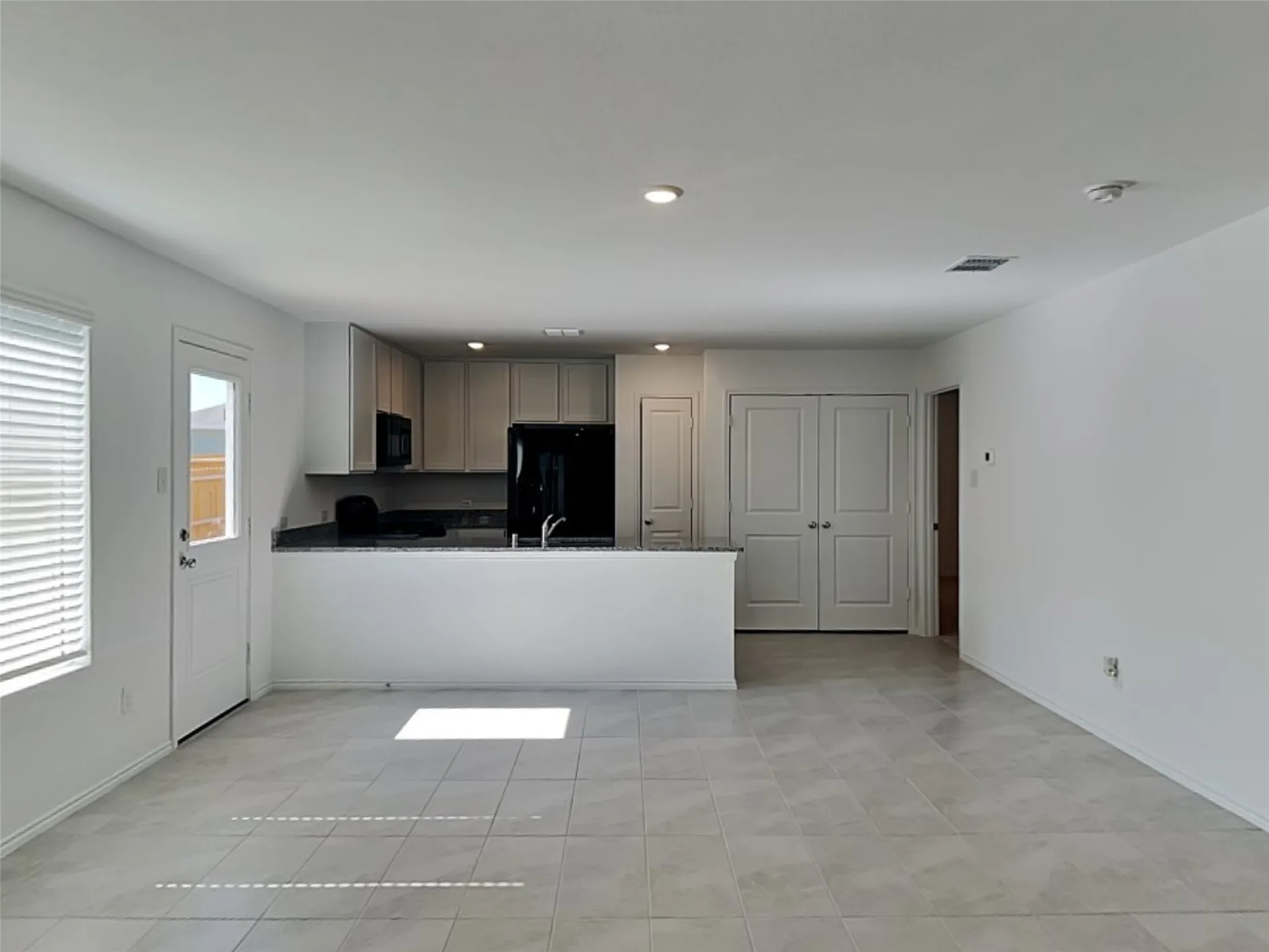 Single Family Residence For Rent in Tarrant County , 9809 Papillion Way, Fort Worth, Texas 76179, 3 Bedroom, 2 Bathroom, 2 Garage spaces, 1,247 Sqft, built in 2023, mls#21333849, Real Estate Agent in Fort Worth, Homes For Rent in Tarrant county, Homes For Rent in Fort Worth, Realtor in Fort Worth Texas, Real Estate Brokerage Independent Realty Texas, Luminita Cordes Realtor