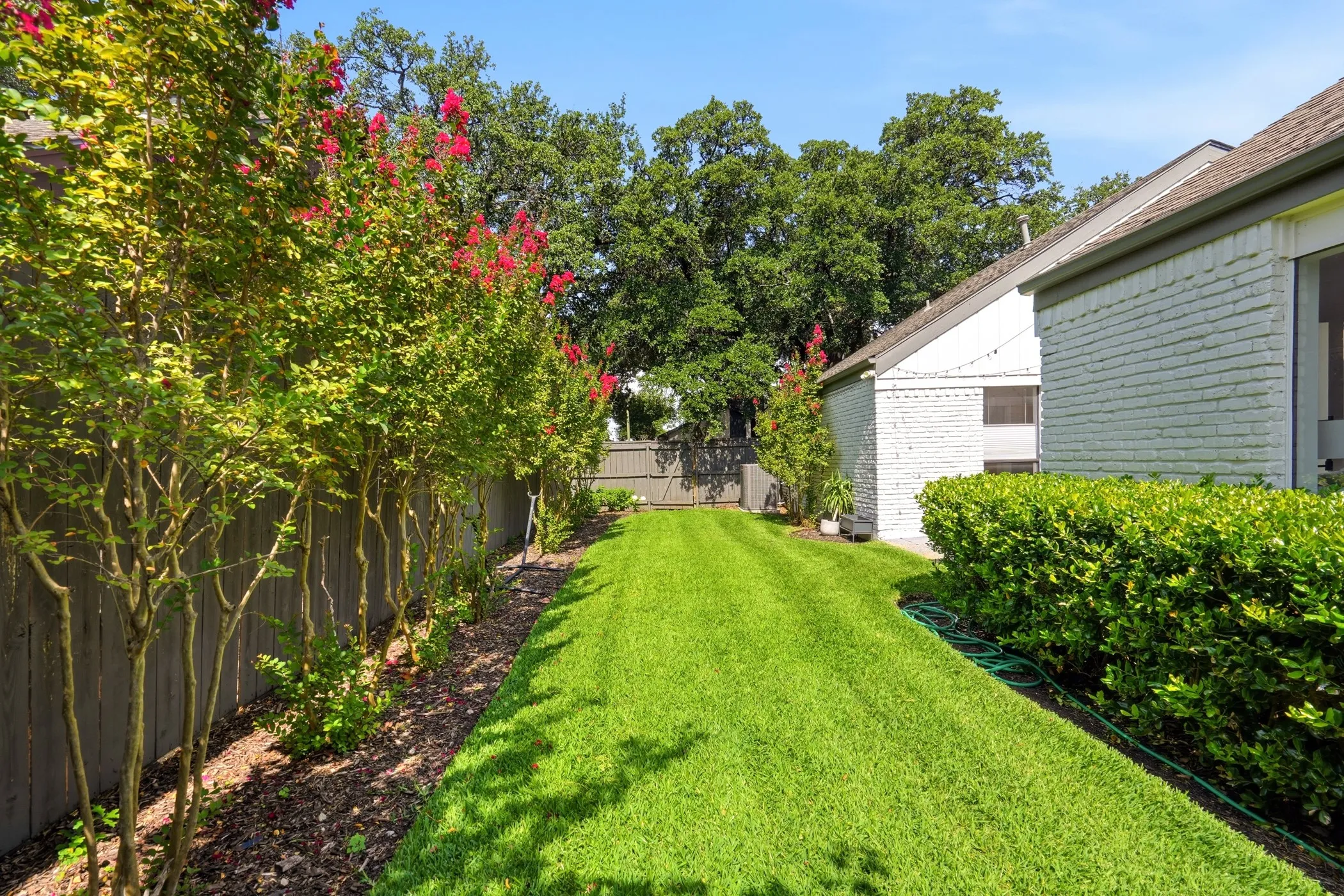 Single Family Residence For Rent in Dallas County , 9618 Fallbrook Drive, Dallas, Texas 75243, 4 Bedroom, 3 Bathroom, 2 Garage spaces, 2,785 Sqft, built in 1973, mls#21334069, Real Estate Agent in Dallas, Homes For Rent in Dallas county, Homes For Rent in Dallas, Realtor in Dallas Texas, Real Estate Brokerage Independent Realty Texas, Luminita Cordes Realtor