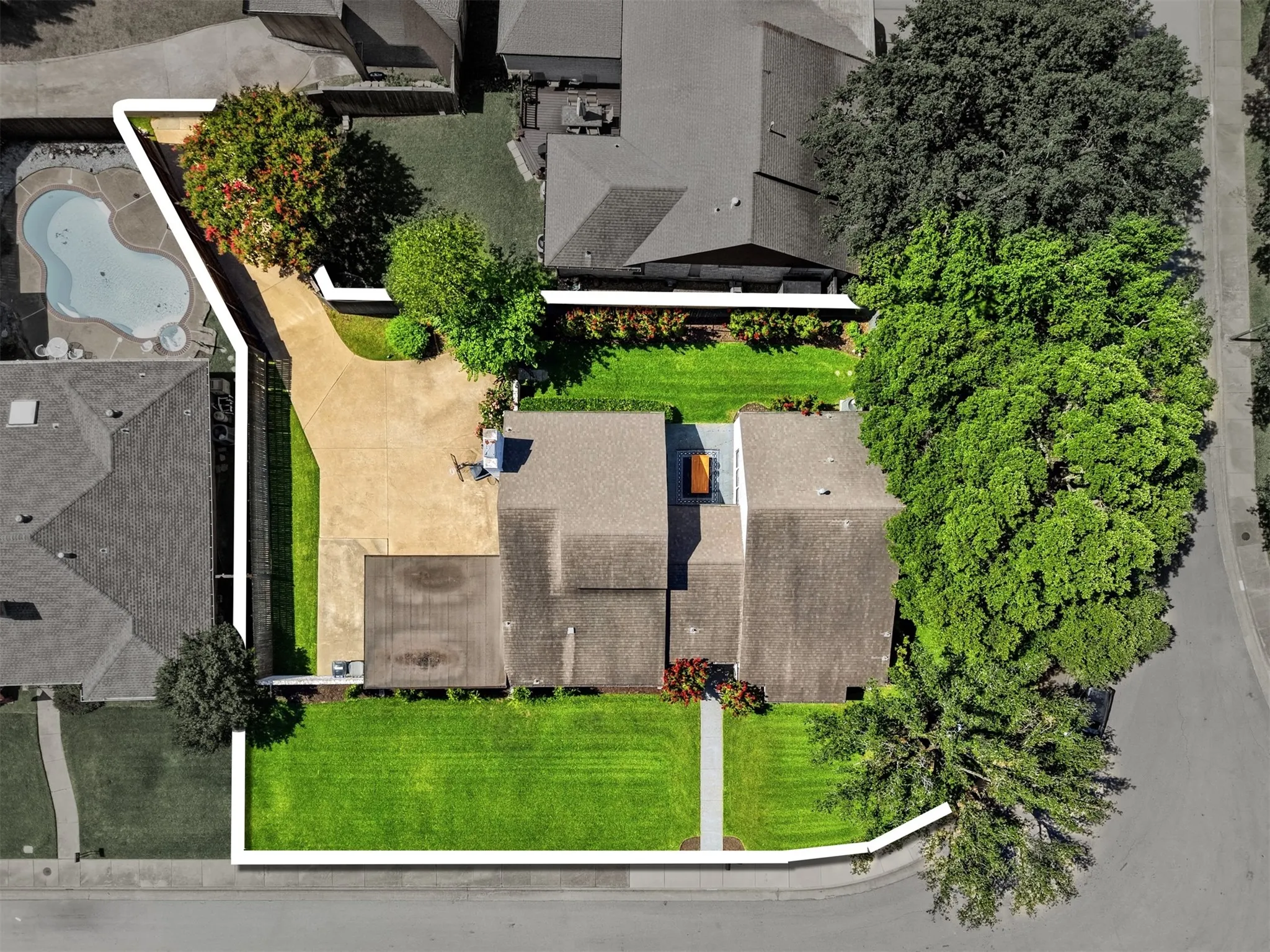Single Family Residence For Rent in Dallas County , 9618 Fallbrook Drive, Dallas, Texas 75243, 4 Bedroom, 3 Bathroom, 2 Garage spaces, 2,785 Sqft, built in 1973, mls#21334069, Real Estate Agent in Dallas, Homes For Rent in Dallas county, Homes For Rent in Dallas, Realtor in Dallas Texas, Real Estate Brokerage Independent Realty Texas, Luminita Cordes Realtor