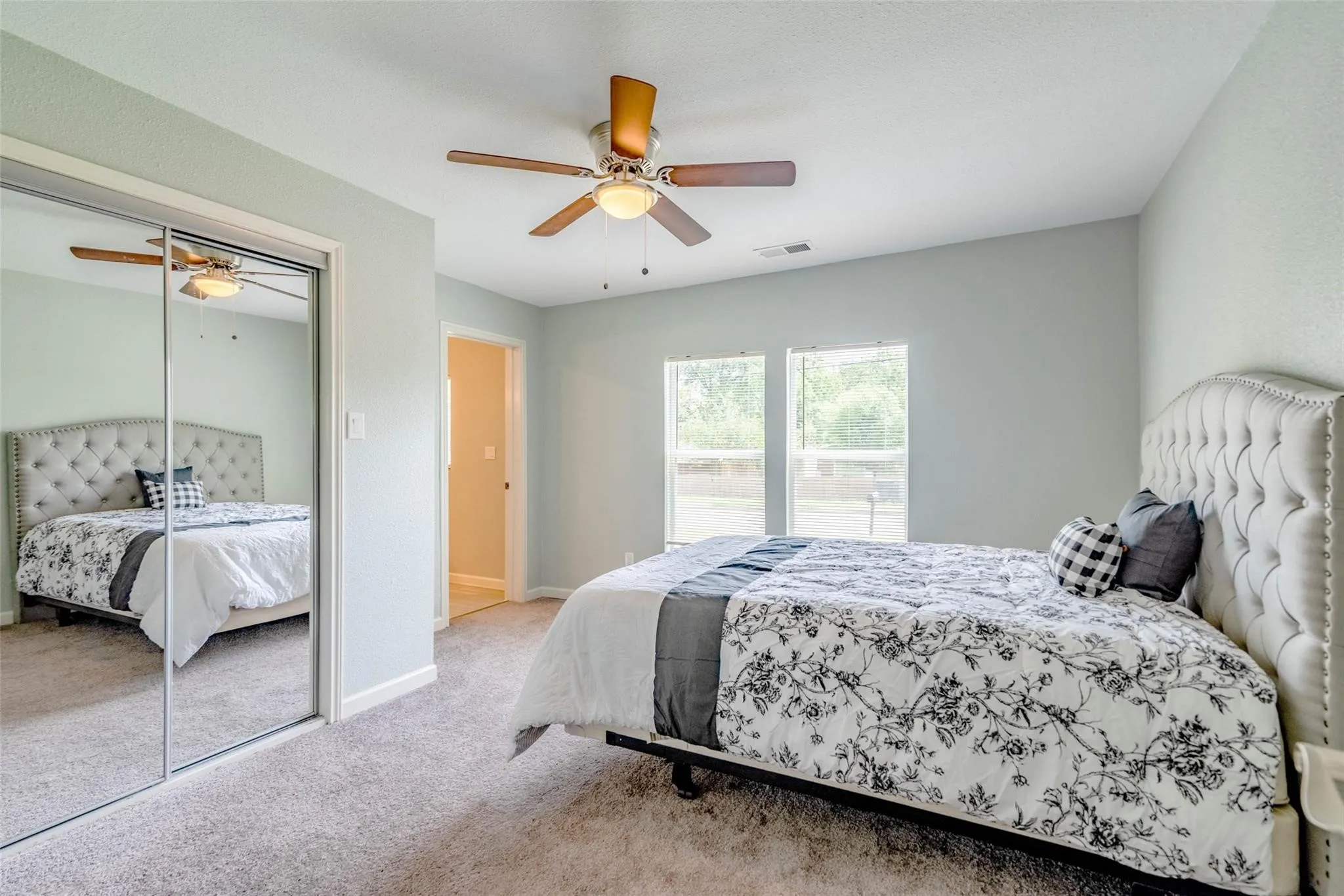 Single Family Residence For Rent in Grayson County , 1203 E King Street, Sherman, Texas 75090, 3 Bedroom, 2 Bathroom, Garage spaces, 1,208 Sqft, built in 1920, mls#21334378, Real Estate Agent in Sherman, Homes For Rent in Grayson county, Homes For Rent in Sherman, Realtor in Sherman Texas, Real Estate Brokerage Independent Realty Texas, Luminita Cordes Realtor