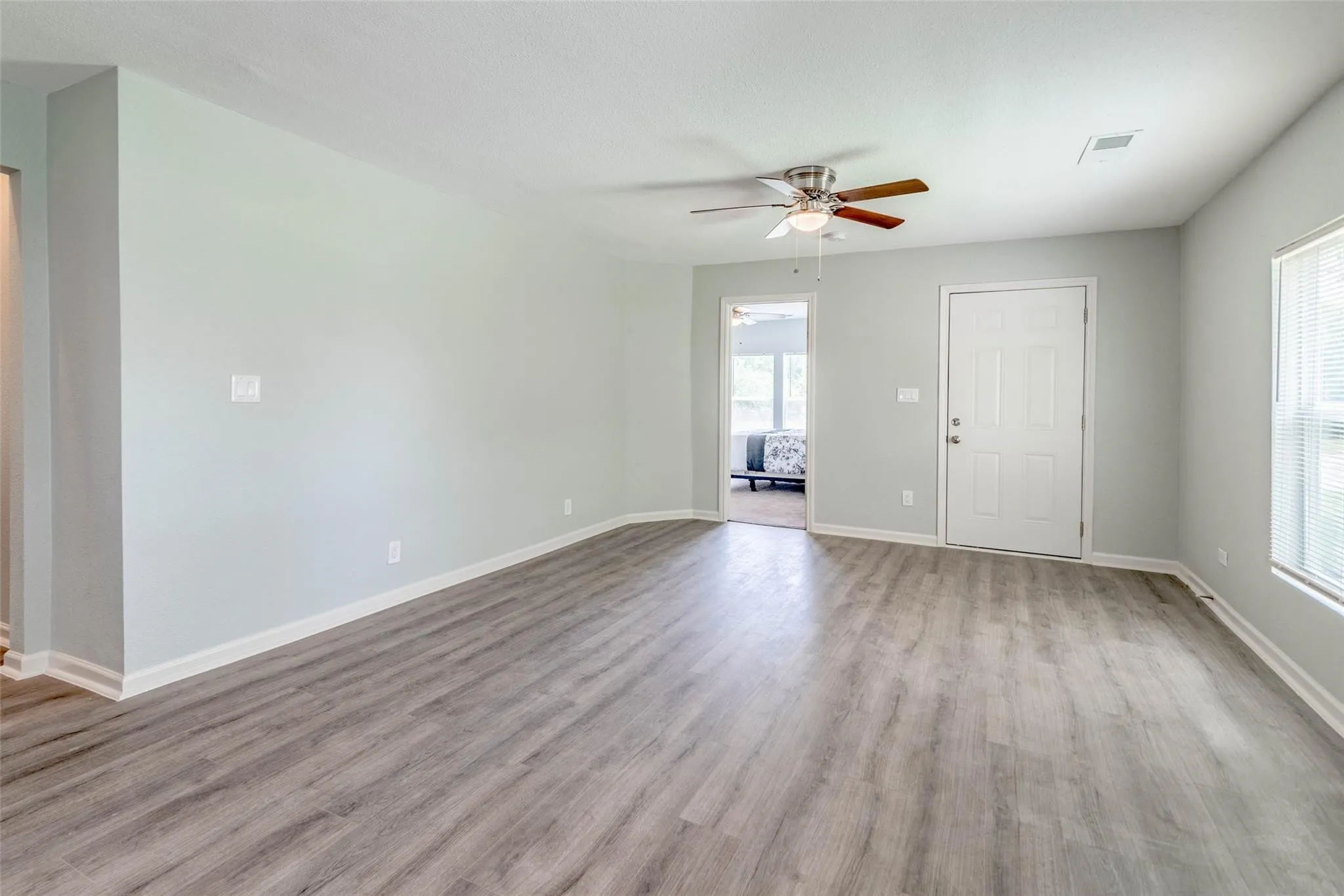 Single Family Residence For Rent in Grayson County , 1203 E King Street, Sherman, Texas 75090, 3 Bedroom, 2 Bathroom, Garage spaces, 1,208 Sqft, built in 1920, mls#21334378, Real Estate Agent in Sherman, Homes For Rent in Grayson county, Homes For Rent in Sherman, Realtor in Sherman Texas, Real Estate Brokerage Independent Realty Texas, Luminita Cordes Realtor