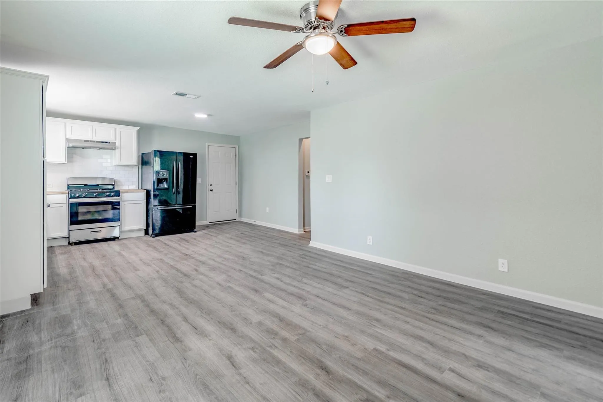 Single Family Residence For Rent in Grayson County , 1203 E King Street, Sherman, Texas 75090, 3 Bedroom, 2 Bathroom, Garage spaces, 1,208 Sqft, built in 1920, mls#21334378, Real Estate Agent in Sherman, Homes For Rent in Grayson county, Homes For Rent in Sherman, Realtor in Sherman Texas, Real Estate Brokerage Independent Realty Texas, Luminita Cordes Realtor