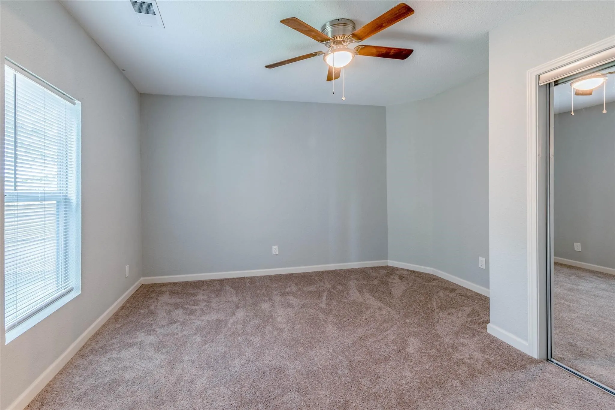 Single Family Residence For Rent in Grayson County , 1203 E King Street, Sherman, Texas 75090, 3 Bedroom, 2 Bathroom, Garage spaces, 1,208 Sqft, built in 1920, mls#21334378, Real Estate Agent in Sherman, Homes For Rent in Grayson county, Homes For Rent in Sherman, Realtor in Sherman Texas, Real Estate Brokerage Independent Realty Texas, Luminita Cordes Realtor